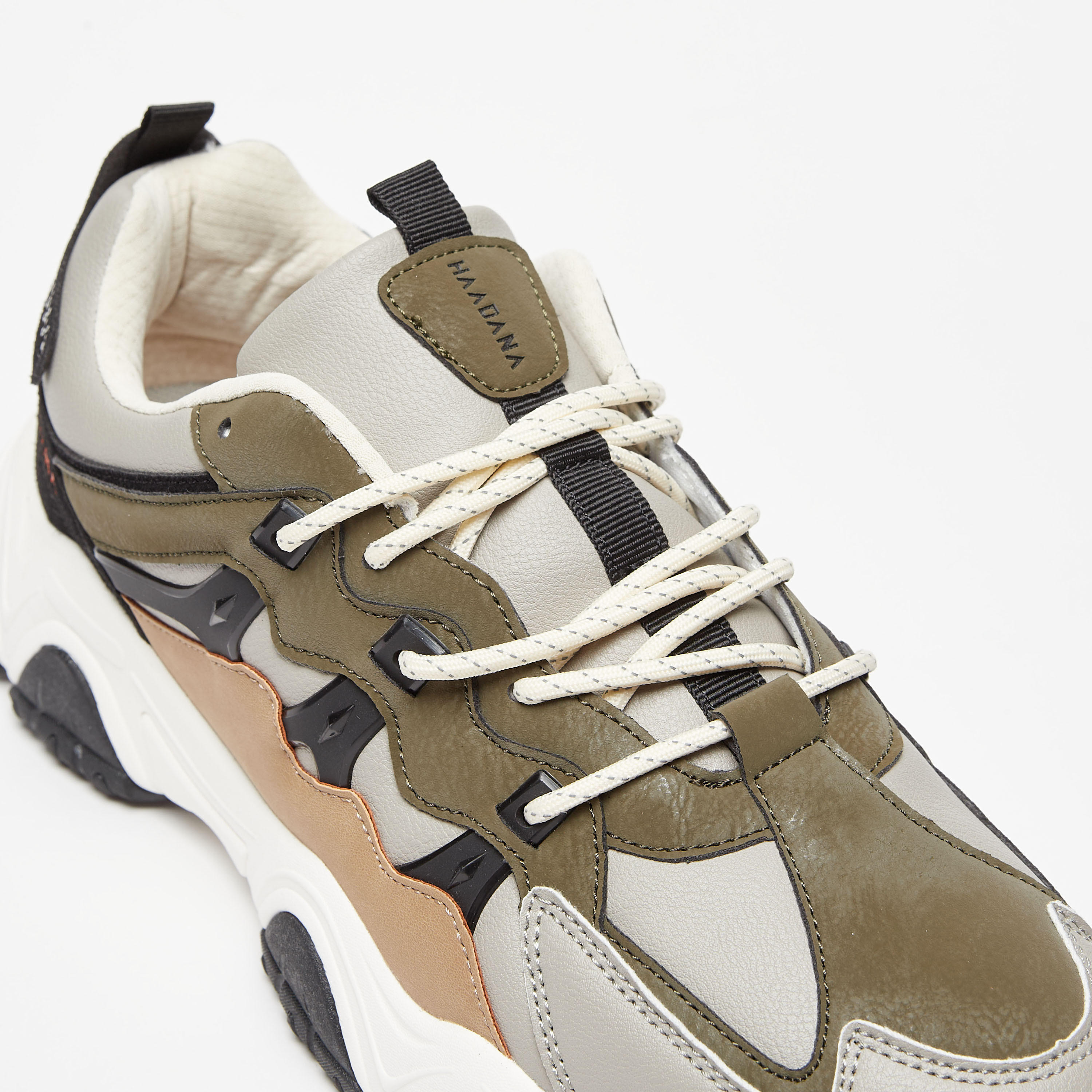 حذاء سنيكرز بقوالب ملونة وكاحل منخفض ورباط إغلاق من هادانا-men-shoes-sneakers-image-5