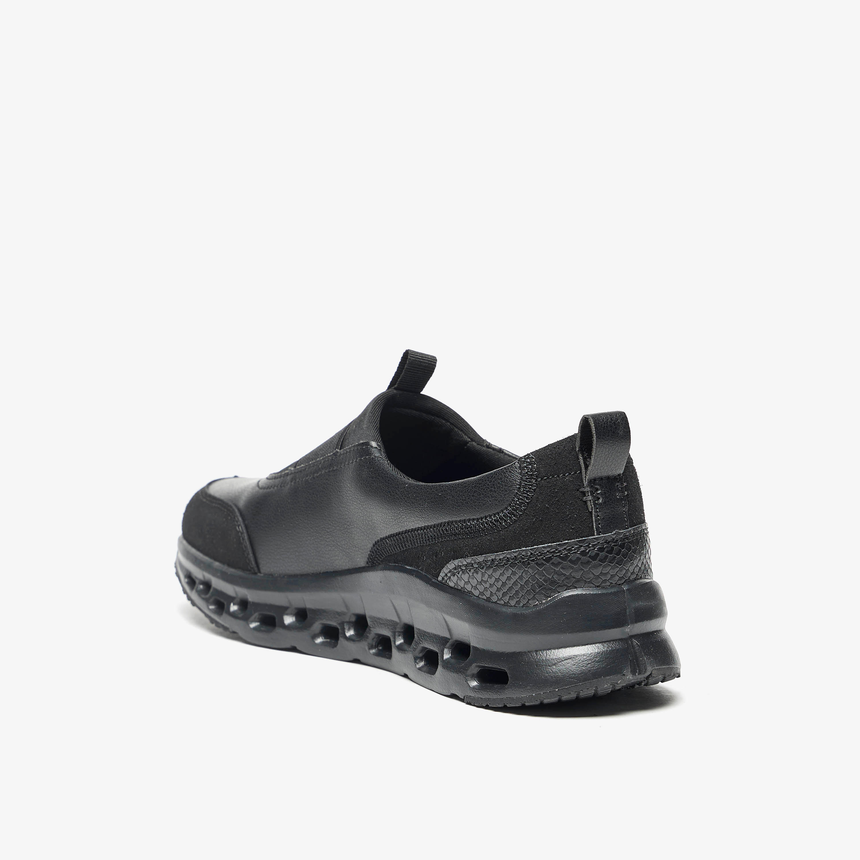 حذاء سنيكرز بلون واحد سهل الارتداء بكاحل منخفض للنساء من لي كوبر-women-shoes-sneakers-image-2