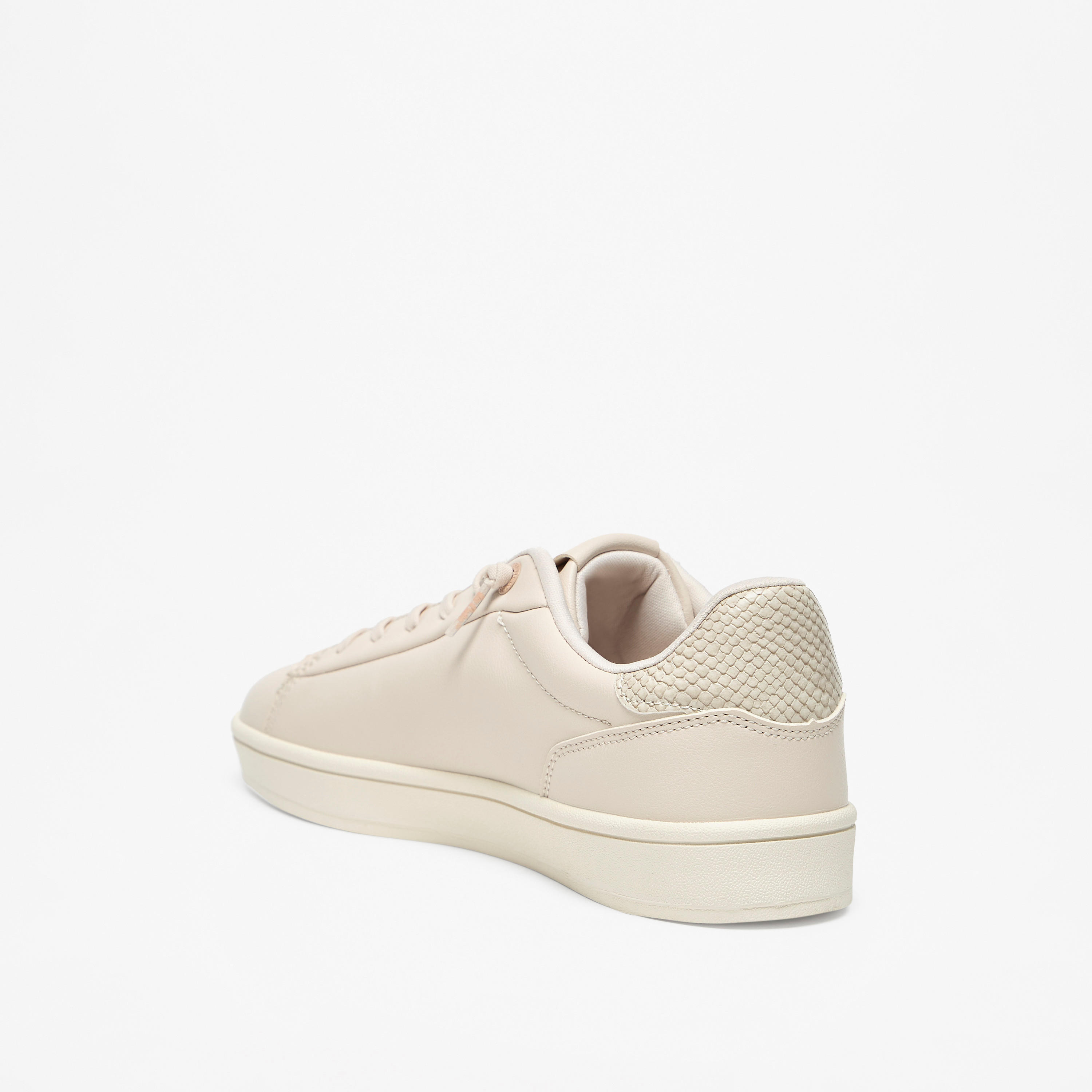 حذاء سنيكرز بكاحل منخفض وتطريز ورباط إغلاق للنساء من لي كوبر-women-shoes-sneakers-image-2