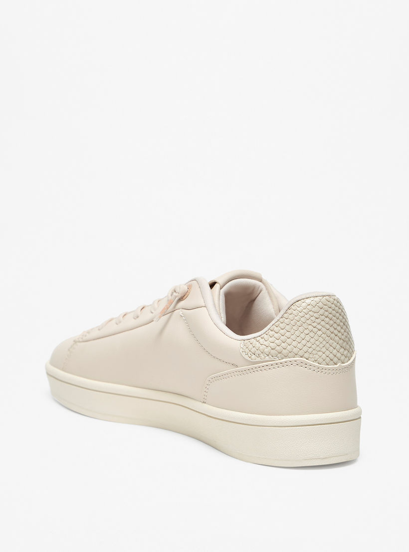 حذاء سنيكرز بكاحل منخفض وتطريز ورباط إغلاق للنساء من لي كوبر-women-shoes-sneakers-image-2