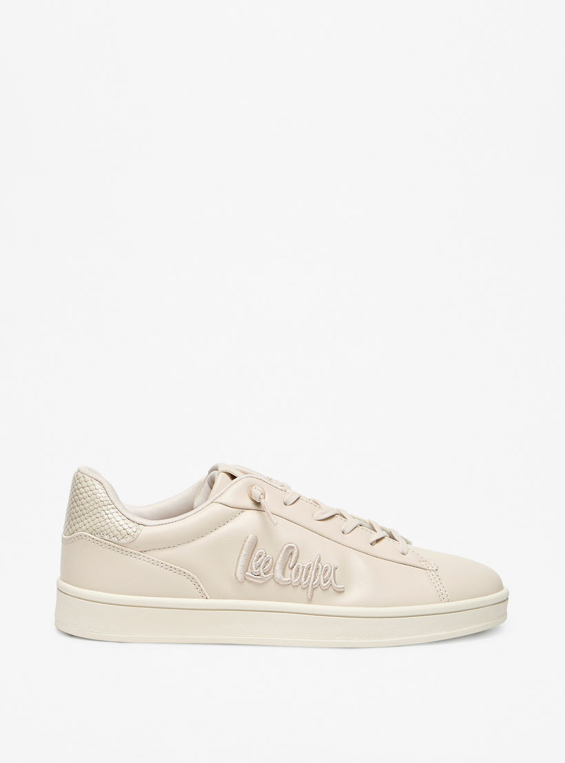حذاء سنيكرز بكاحل منخفض وتطريز ورباط إغلاق للنساء من لي كوبر-women-shoes-sneakers-image-4