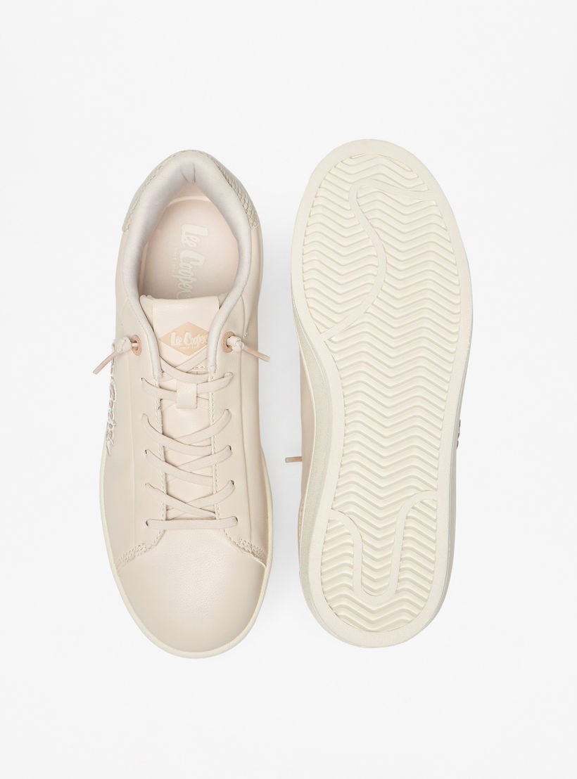 حذاء سنيكرز بكاحل منخفض وتطريز ورباط إغلاق للنساء من لي كوبر-women-shoes-sneakers-image-3
