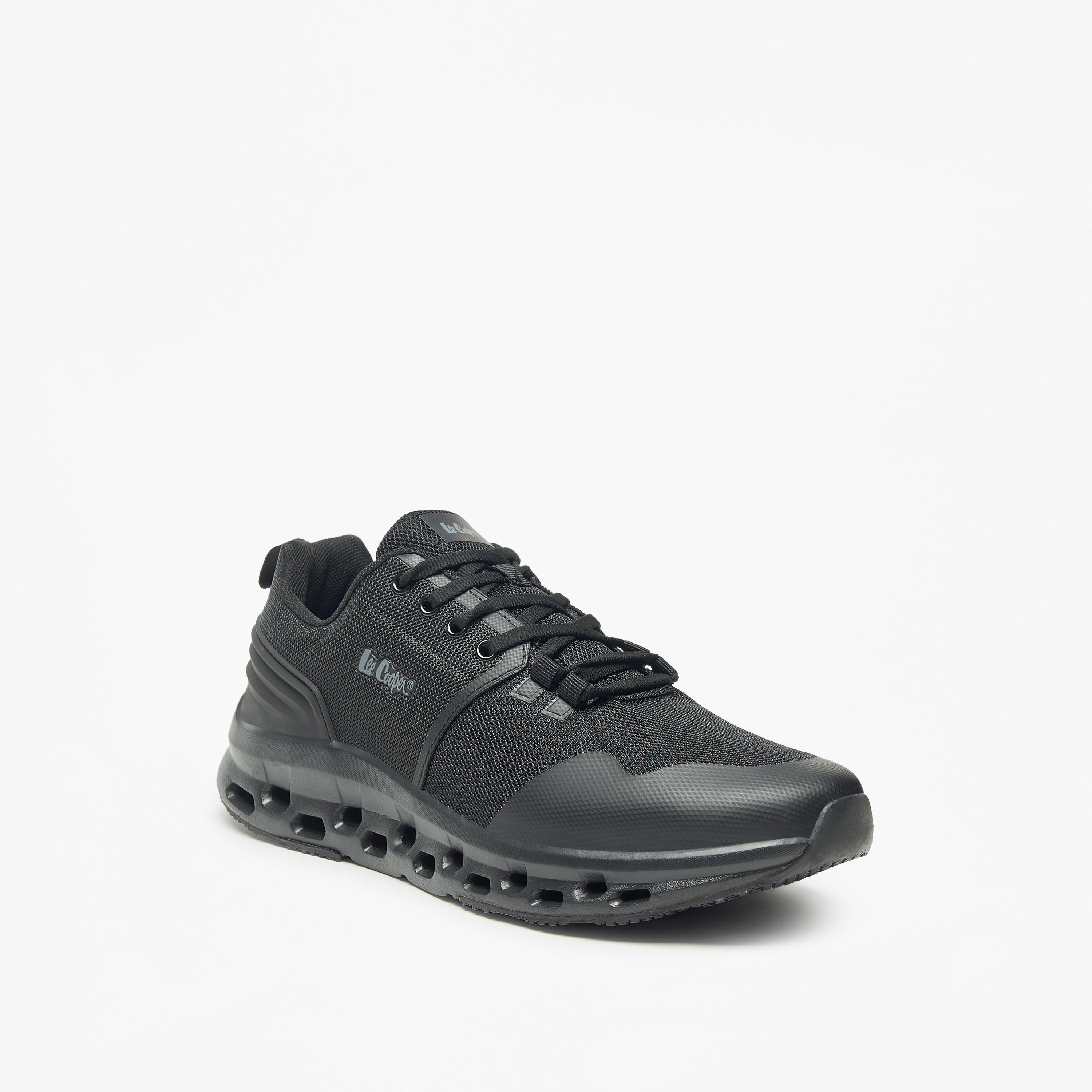 حذاء سنيكرز سادة بكاحل منخفض ورباط إغلاق للرجال من لي كوبر-men-shoes-sneakers-image-1