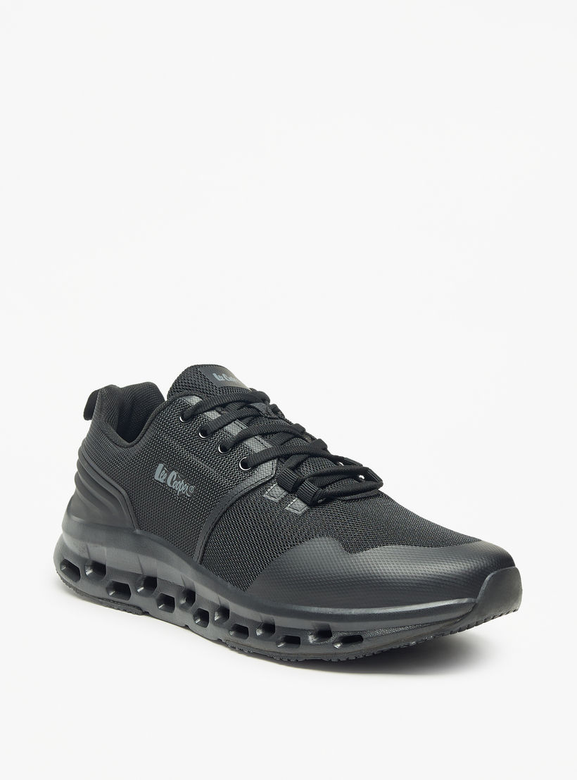 حذاء سنيكرز سادة بكاحل منخفض ورباط إغلاق للرجال من لي كوبر-men-shoes-sneakers-image-1