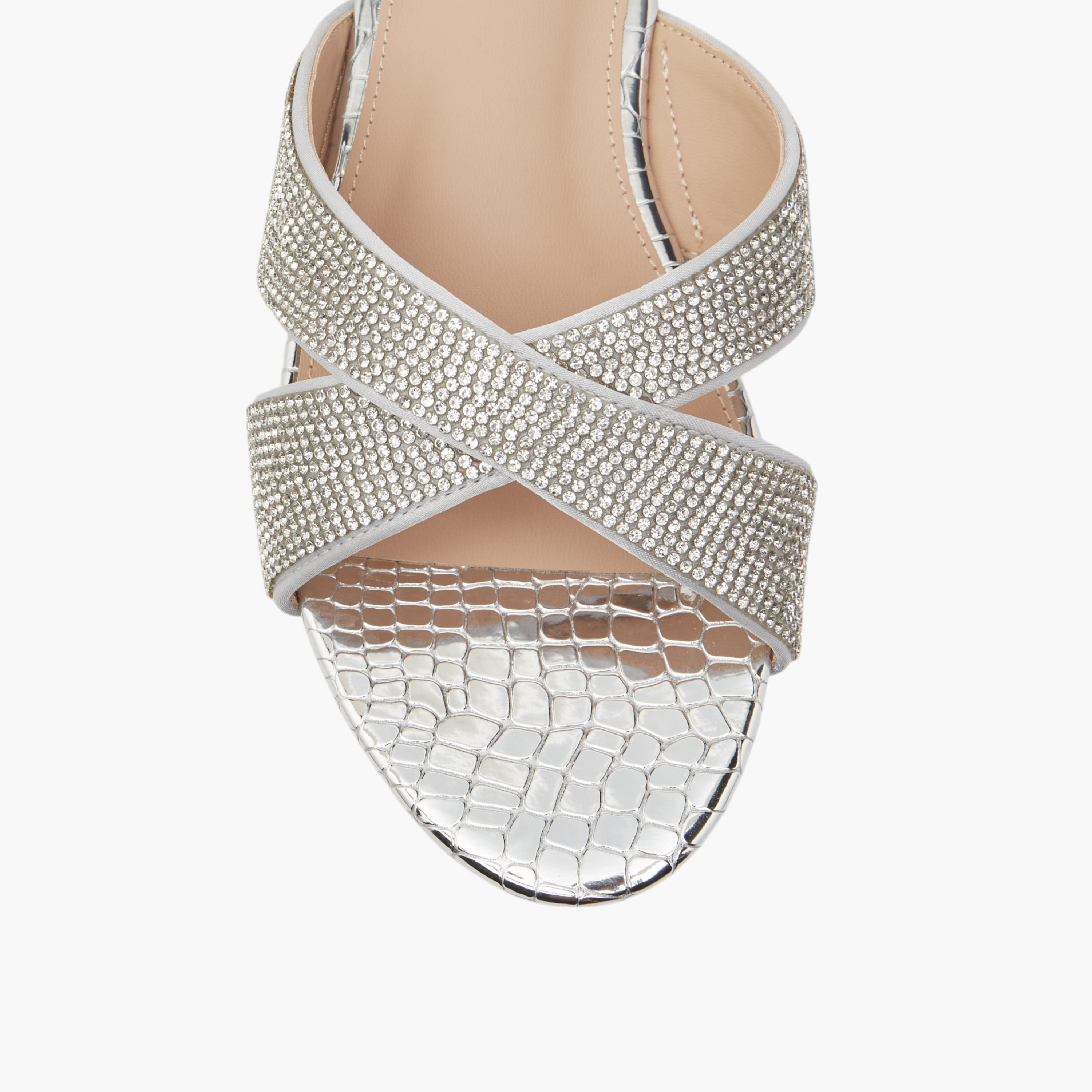 صندل مسطّح مزيّن سهل الارتداء بحزام متقاطع من فلورا بيلا-women-shoes-flats-sandals-image-4