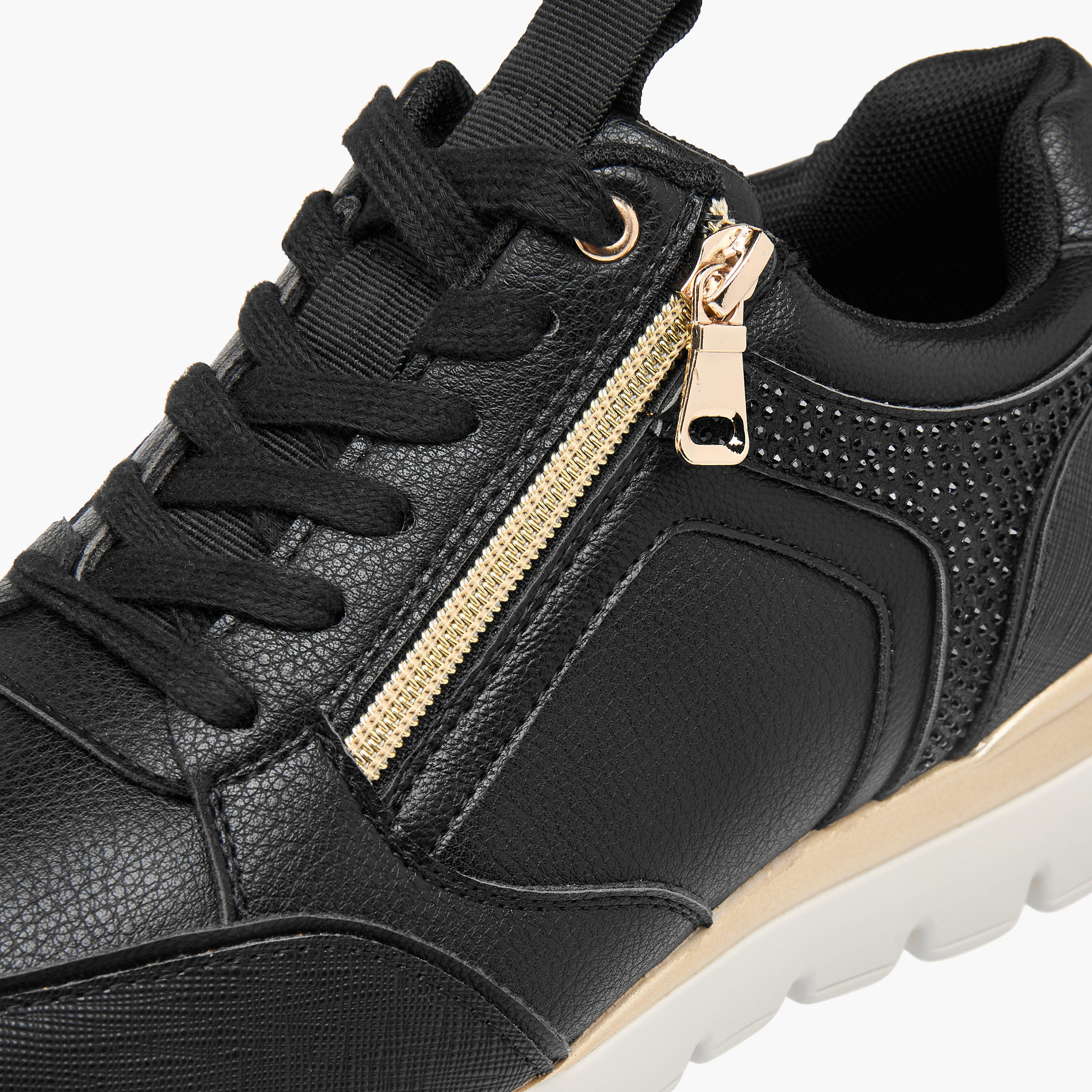 حذاء سنيكرز مريح بكعب ويدج ورباط إغلاق من لو كونفورت-women-shoes-sneakers-image-4