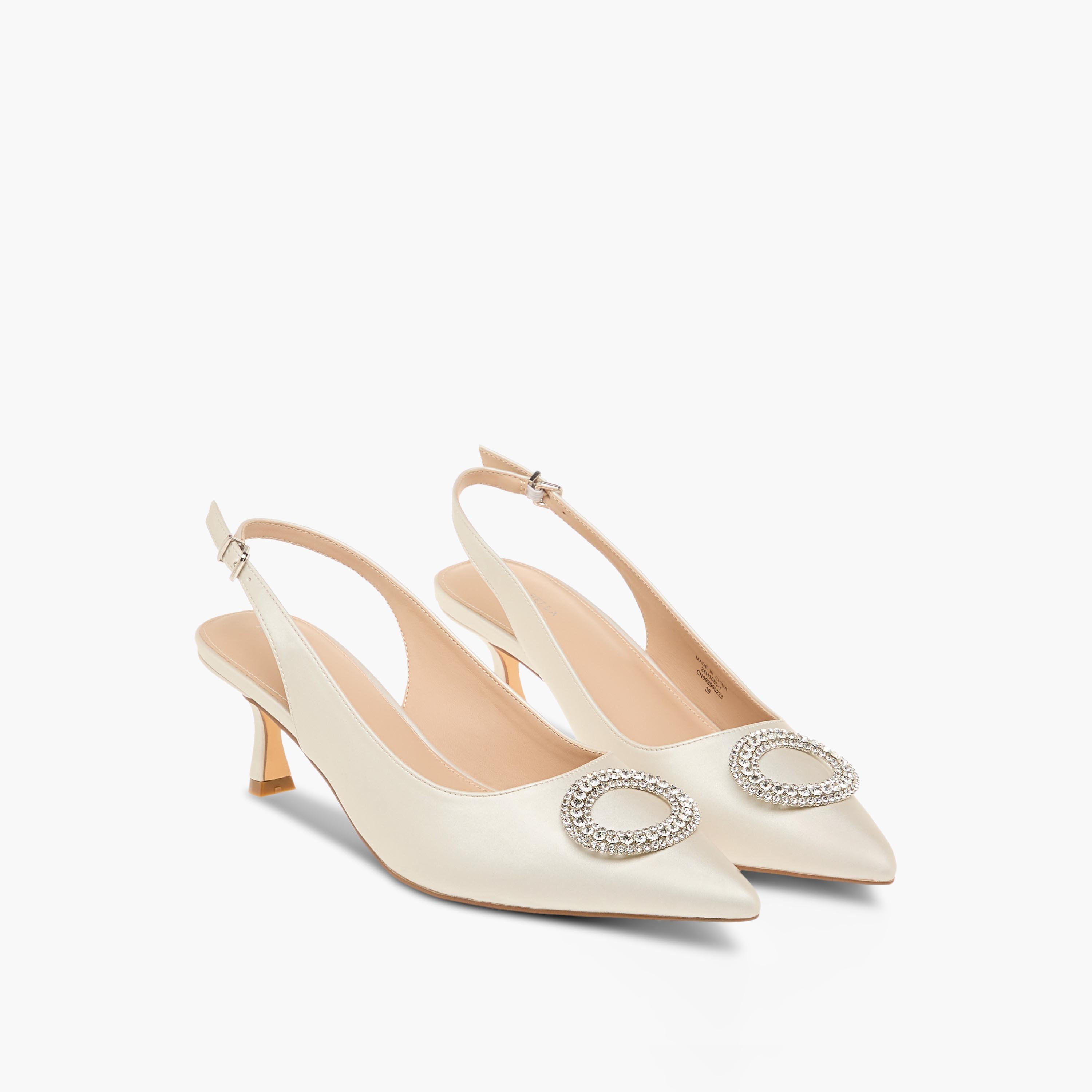 حذاء مزين بحزام خلفي وكعب صغير وإبزيم إغلاق من فلورا بيلا-women-shoes-heels-image-1