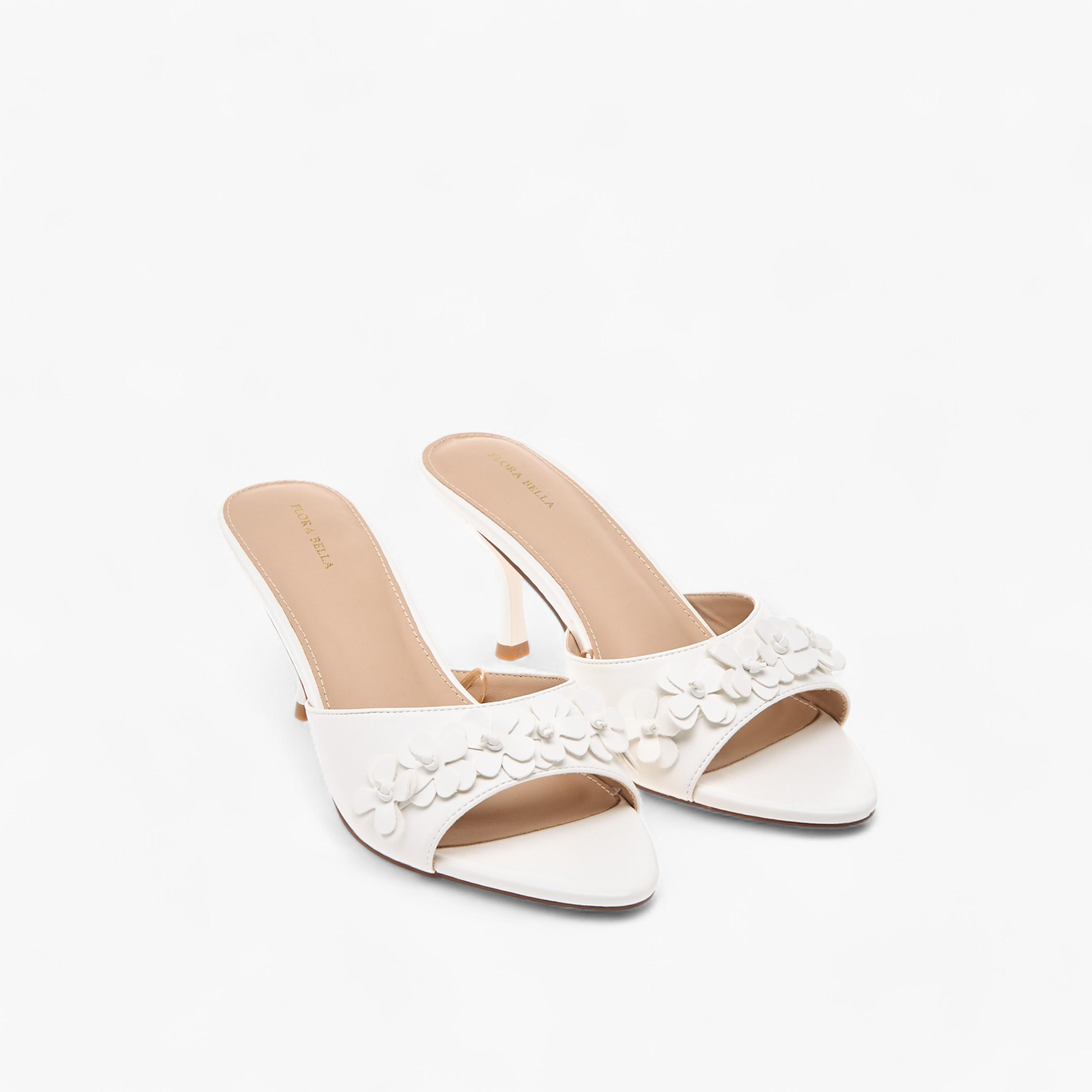 صندل سهل الارتداء بكعب واسع وزخارف أزهار من فلورا بيلا-women-shoes-sandals-heeled-image-1