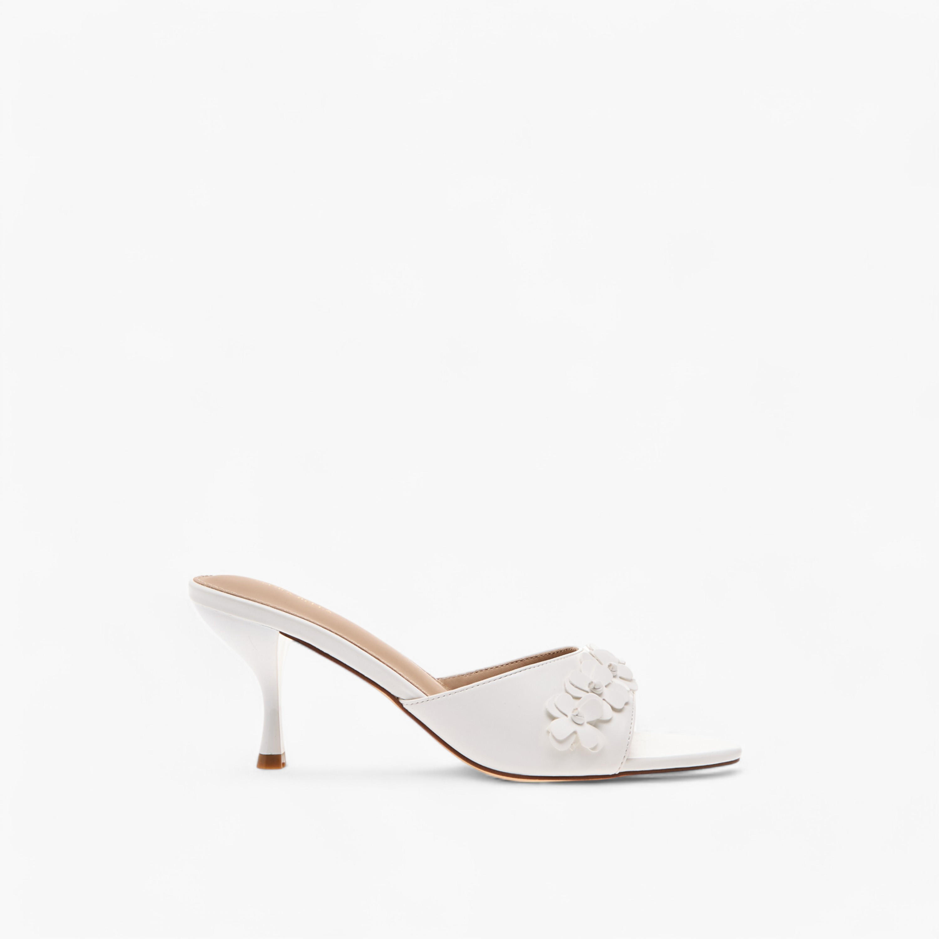 صندل سهل الارتداء بكعب واسع وزخارف أزهار من فلورا بيلا-women-shoes-sandals-heeled-image-3