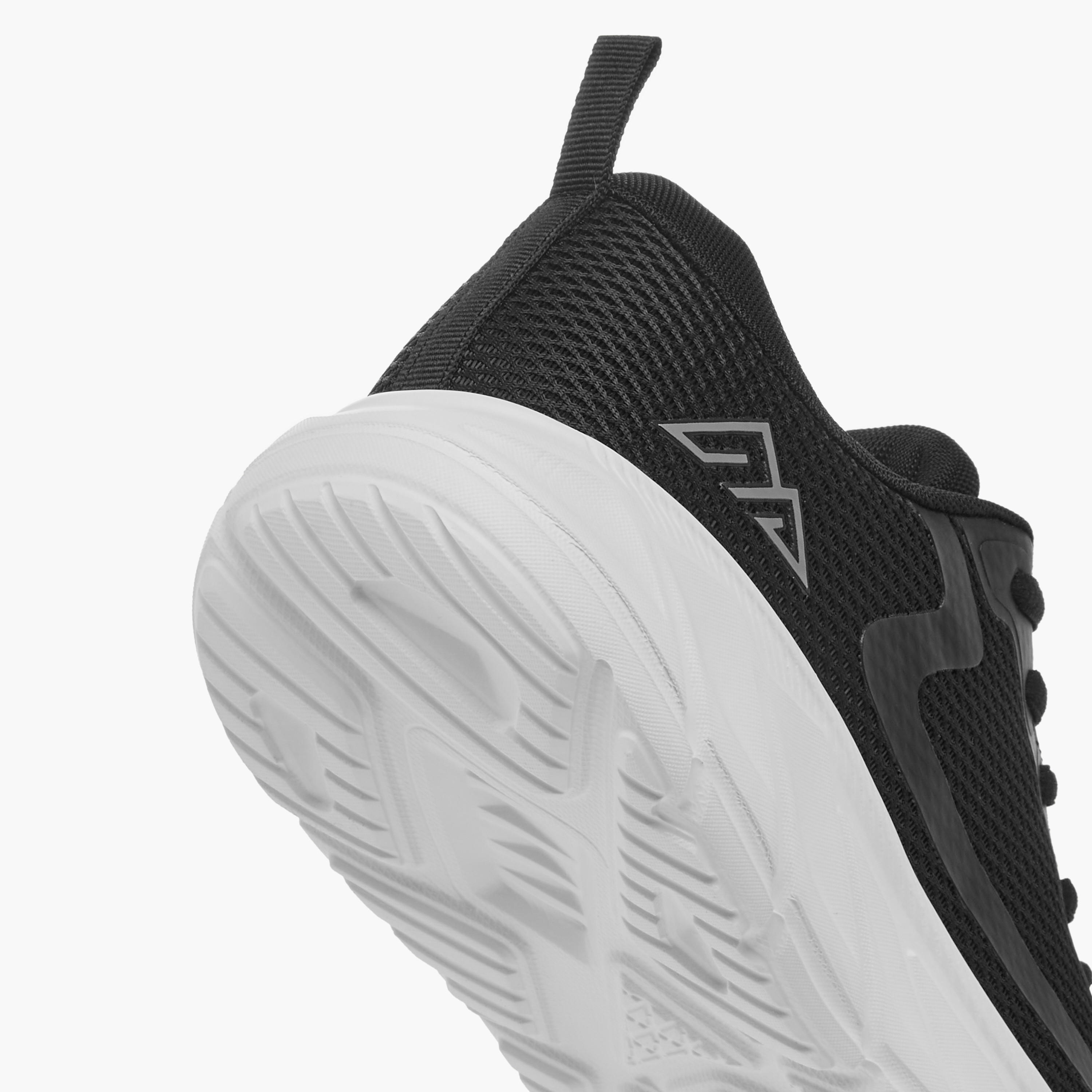 حذاء رياضي بألواح ورباط إغلاق من أوكلان من شو إكسبريس-women-shoes-sneakers-image-5