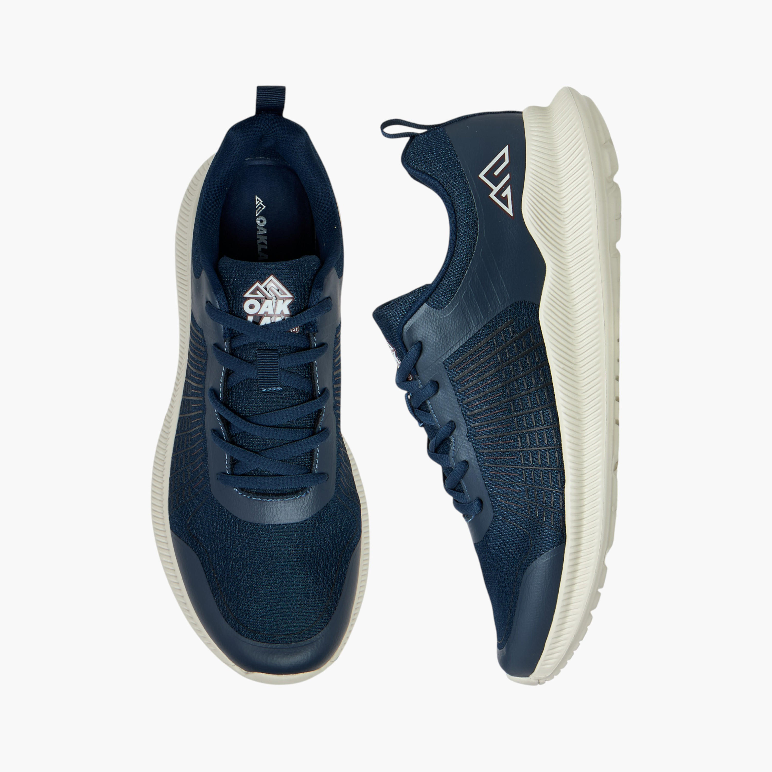 حذاء رياضي بألواح ورباط إغلاق مع لسان سحب من أوكلان من شو إكسبريس-sports-men-shoes-image-1