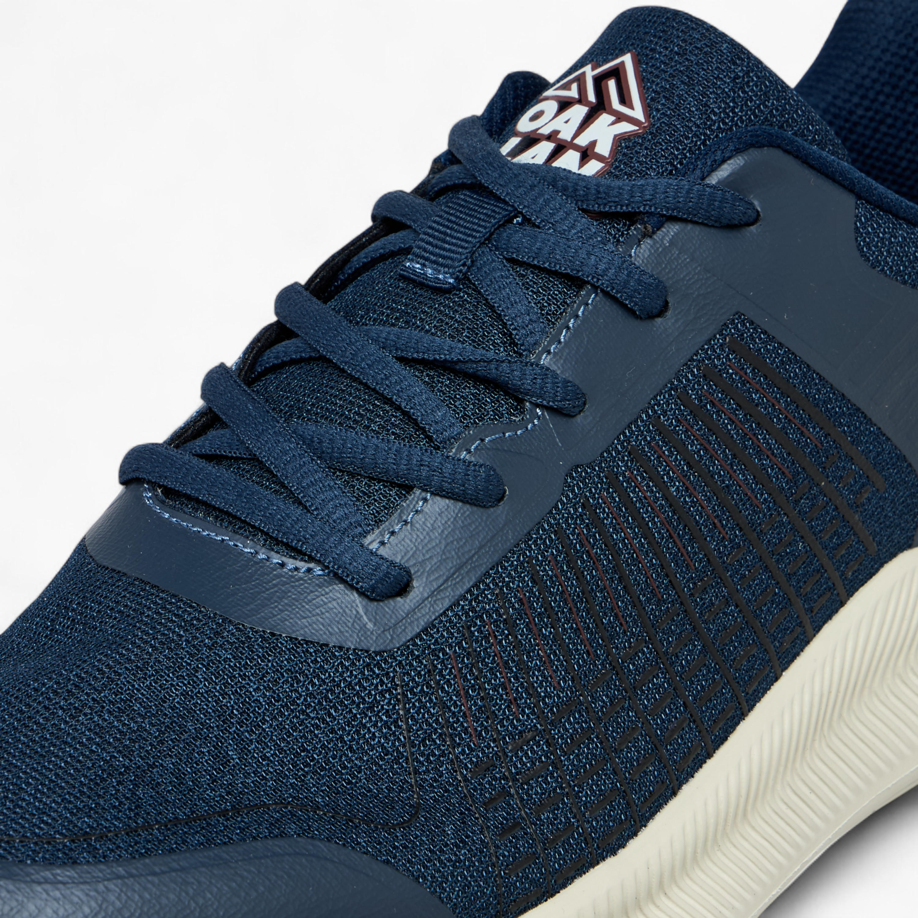 حذاء رياضي بألواح ورباط إغلاق مع لسان سحب من أوكلان من شو إكسبريس-sports-men-shoes-image-4