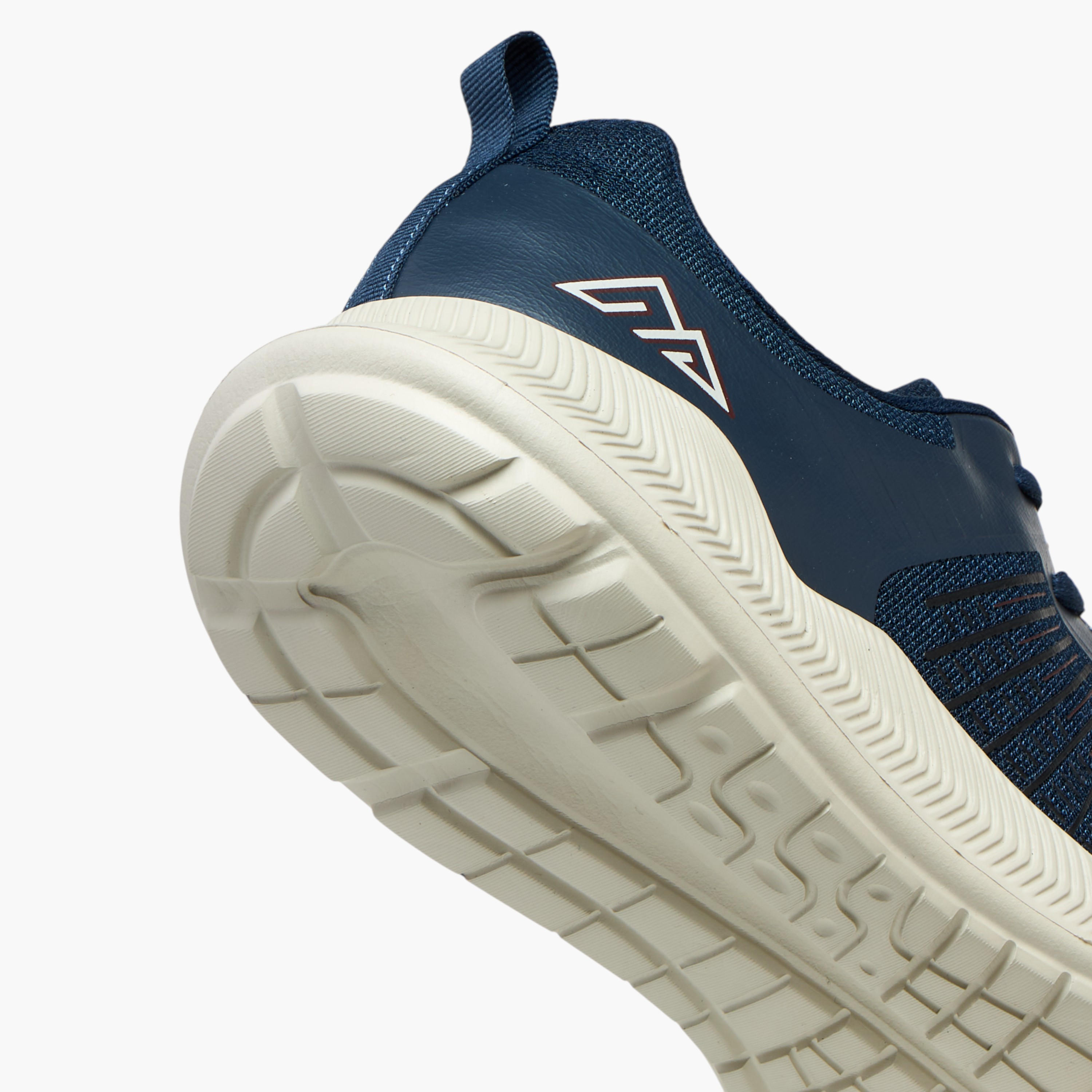 حذاء رياضي بألواح ورباط إغلاق مع لسان سحب من أوكلان من شو إكسبريس-sports-men-shoes-image-5