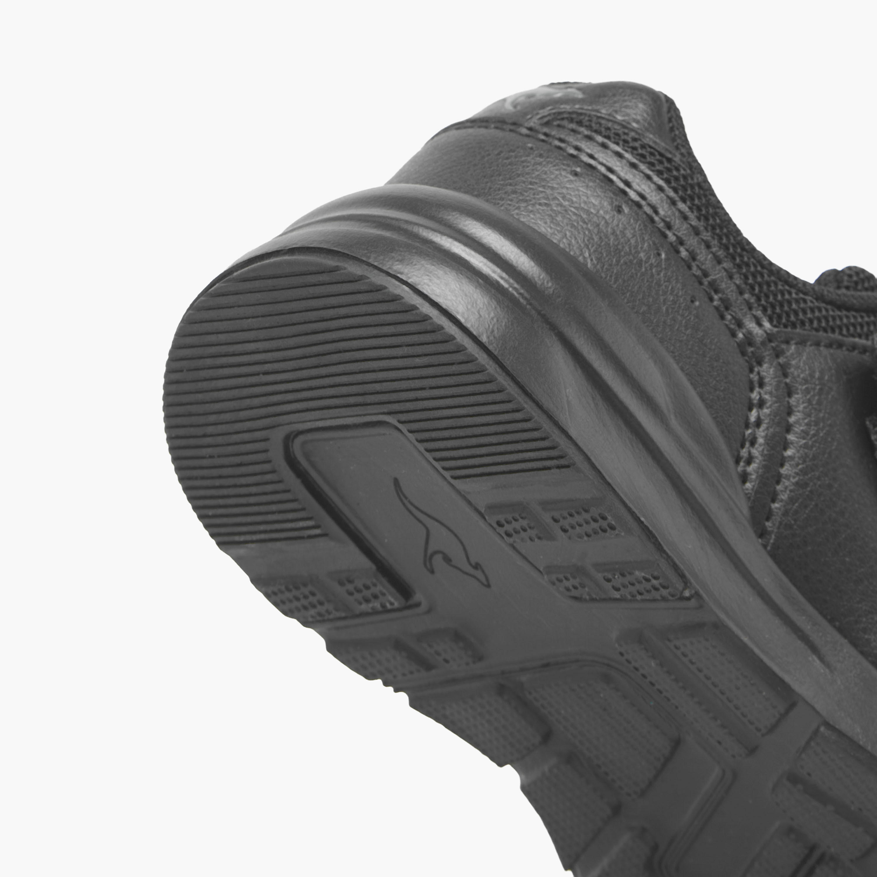 حذاء مدرسي بشريط إغلاق لاصق للأطفال من كانجاروز-boys-shoes-schoolshoes-image-8