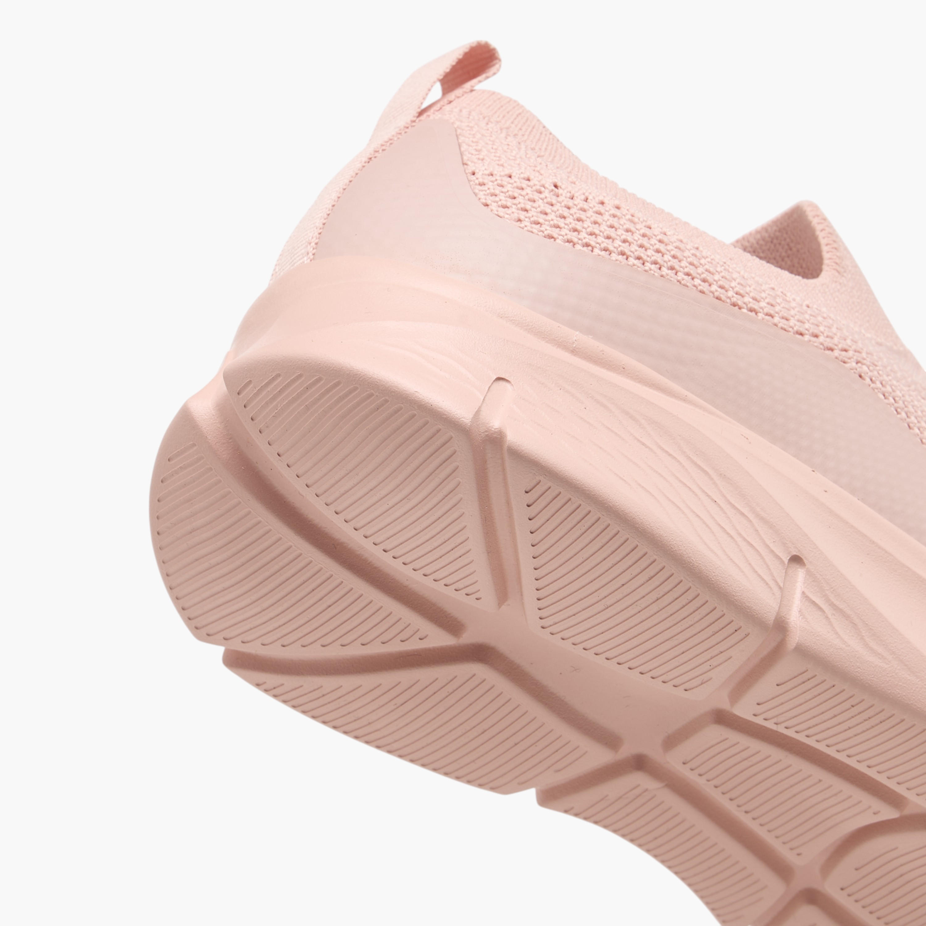 حذاء رياضي سهل الارتداء بشعار من داش-women-shoes-sports-image-7