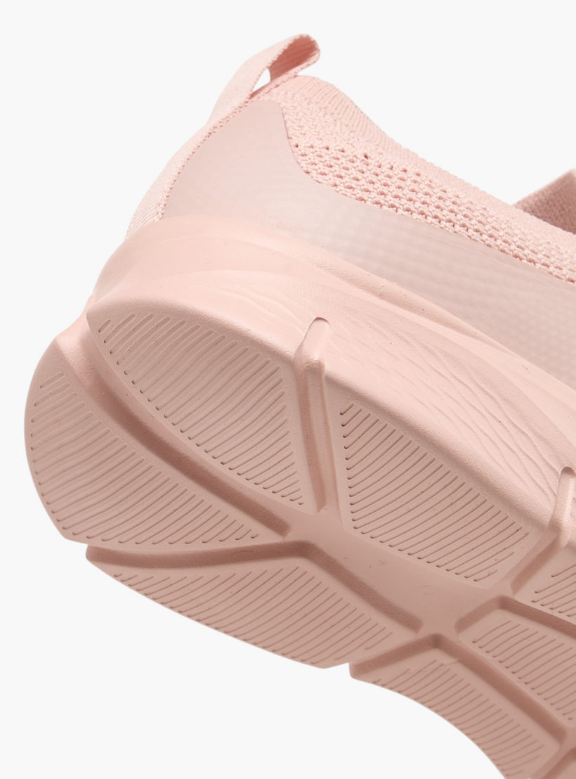 حذاء رياضي سهل الارتداء بشعار من داش-women-shoes-sports-image-7