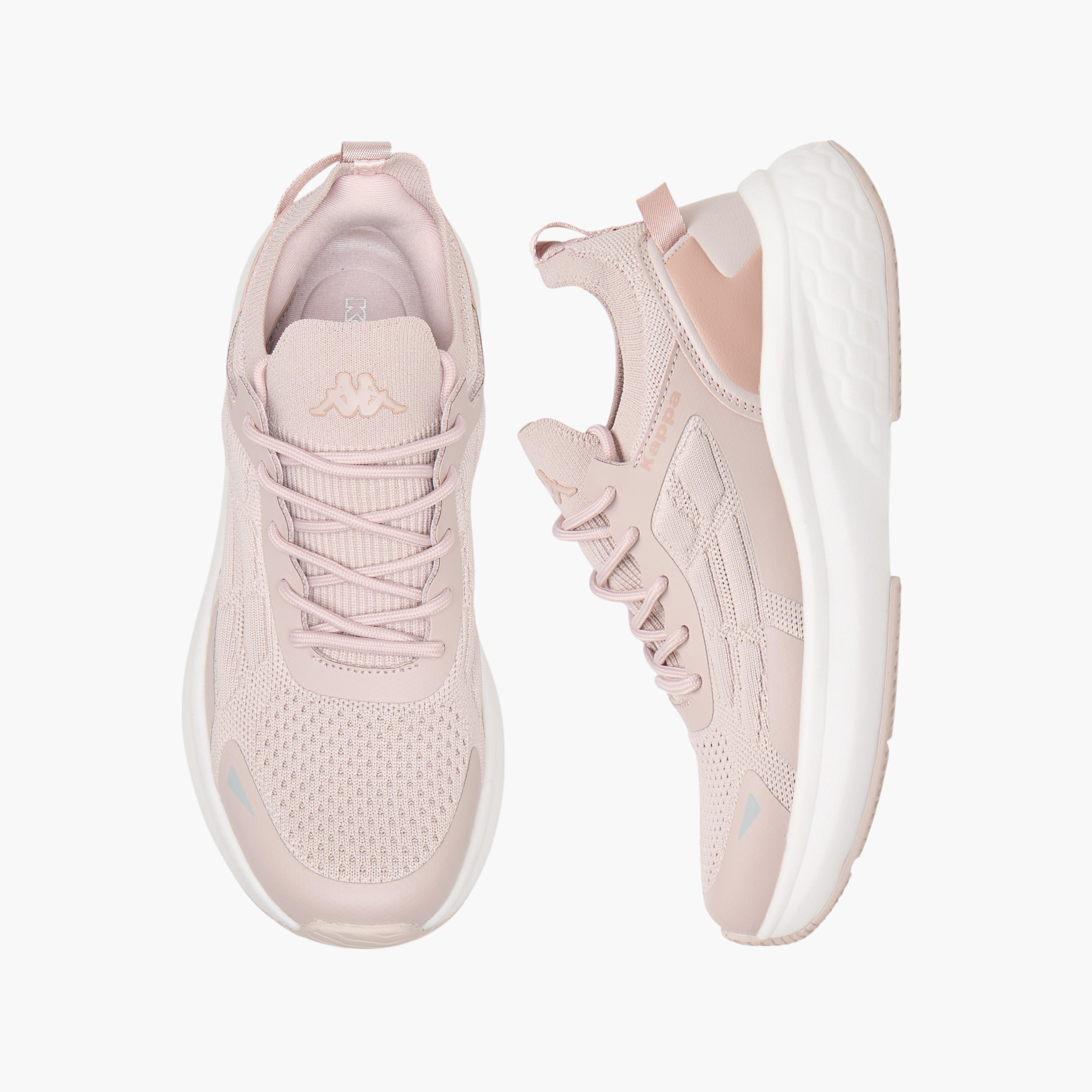 حذاء رياضي برباط إغلاق وطبعات شعار للنساء من كابا-women-shoes-sports-image-1