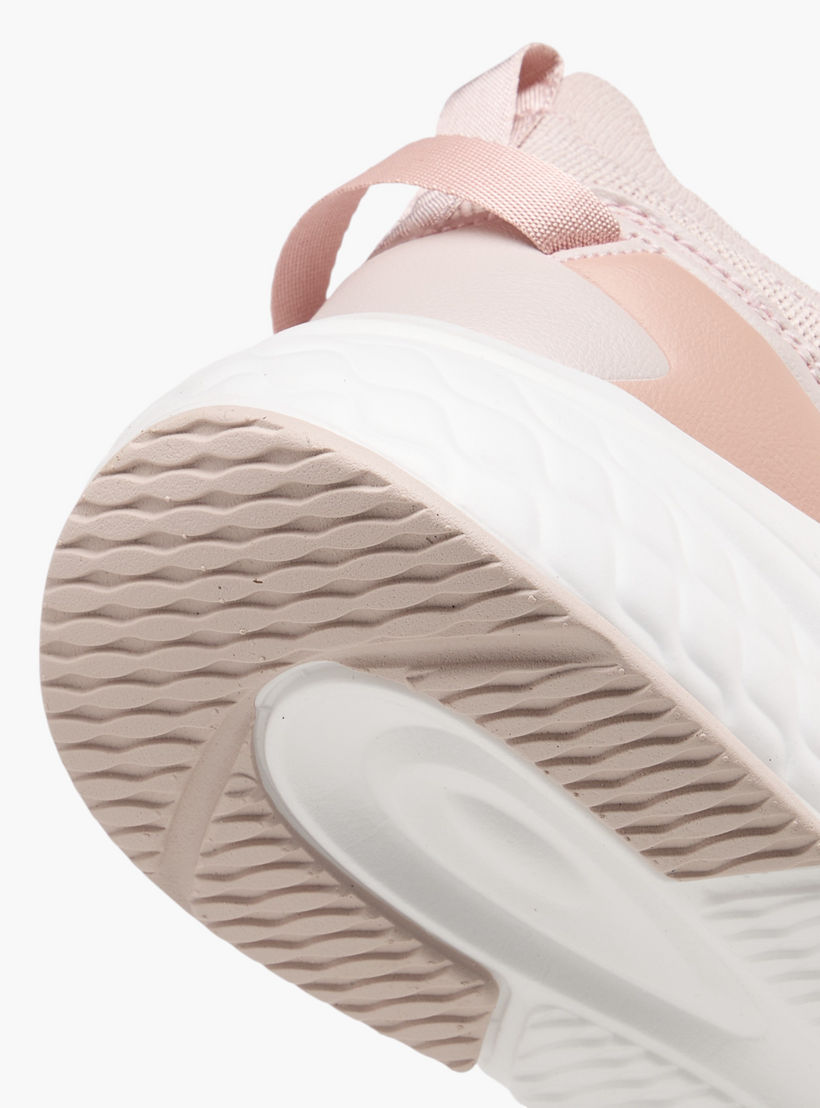 حذاء رياضي برباط إغلاق وطبعات شعار للنساء من كابا-women-shoes-sports-image-7