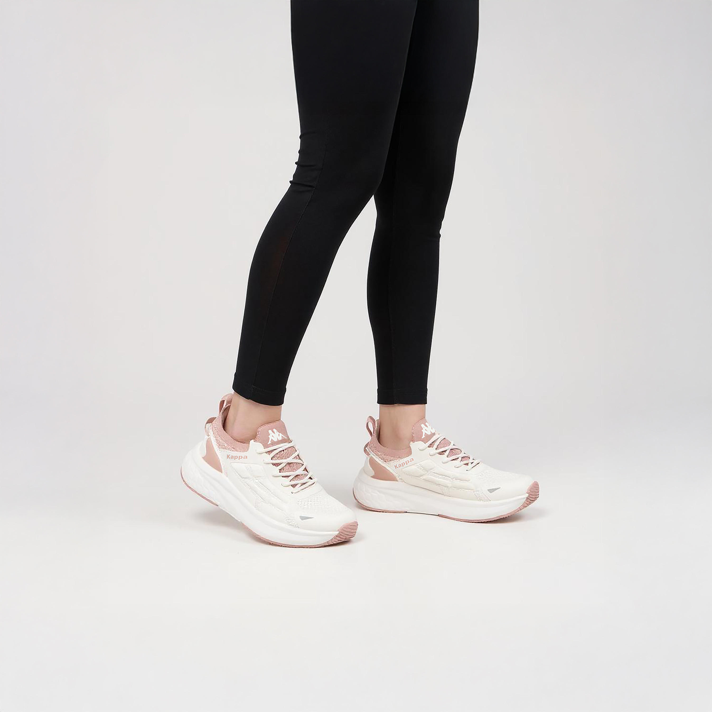 حذاء رياضي برباط إغلاق وطبعات شعار للنساء من كابا-women-shoes-sports-image-3