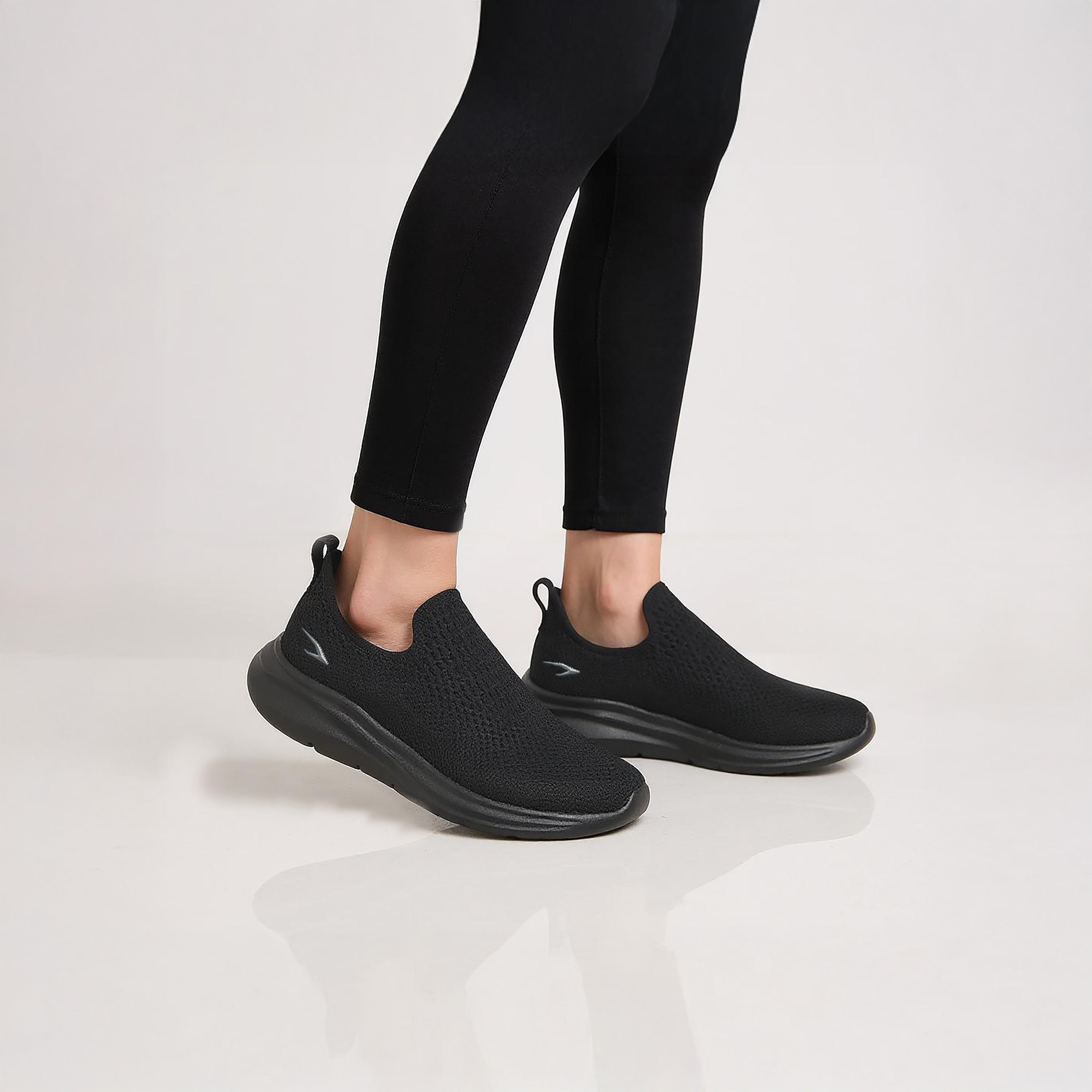 حذاء رياضي سهل الارتداء بشعار من داش-women-shoes-sports-image-3