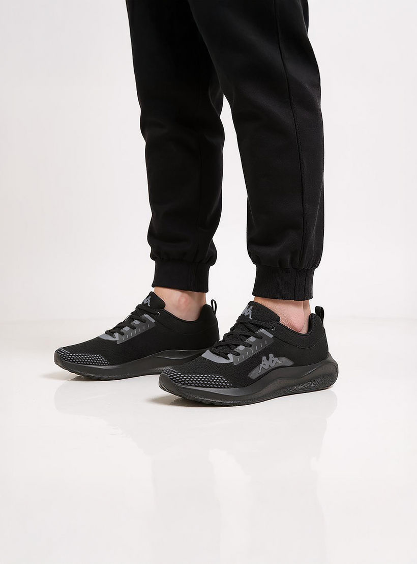 حذاء رياضي بشعار ورباط إغلاق للرجال من كابا-sports-men-shoes-image-3