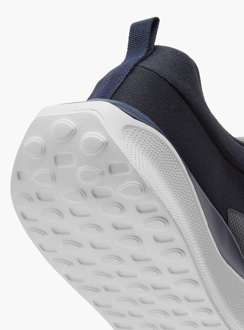 حذاء رياضي بشعار ورباط إغلاق للرجال من كابا-sports-men-shoes-image-6