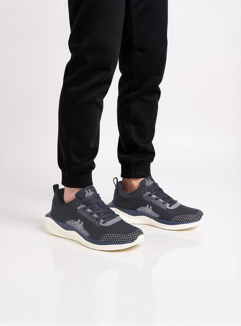 حذاء رياضي بشعار ورباط إغلاق للرجال من كابا-sports-men-shoes-image-2