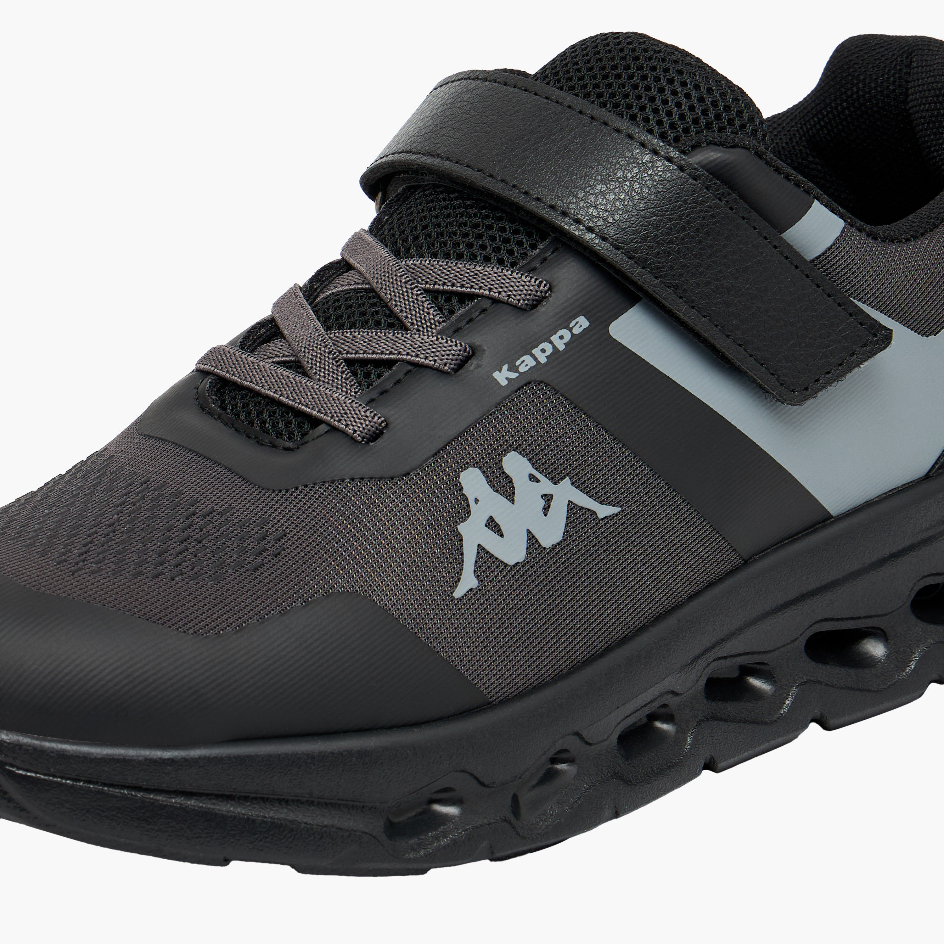 حذاء رياضي بشريط لاصق وطبعات شعار للأولاد من كابا-sports-boys-shoes-image-10