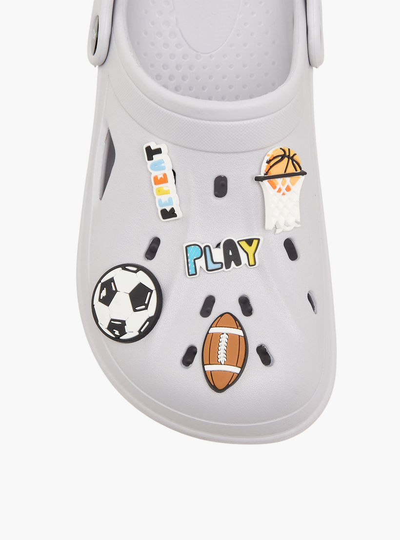 حذاء كلوج مزين بطبعة رياضية للأولاد من أكوا-boys-shoes-sandals-image-4