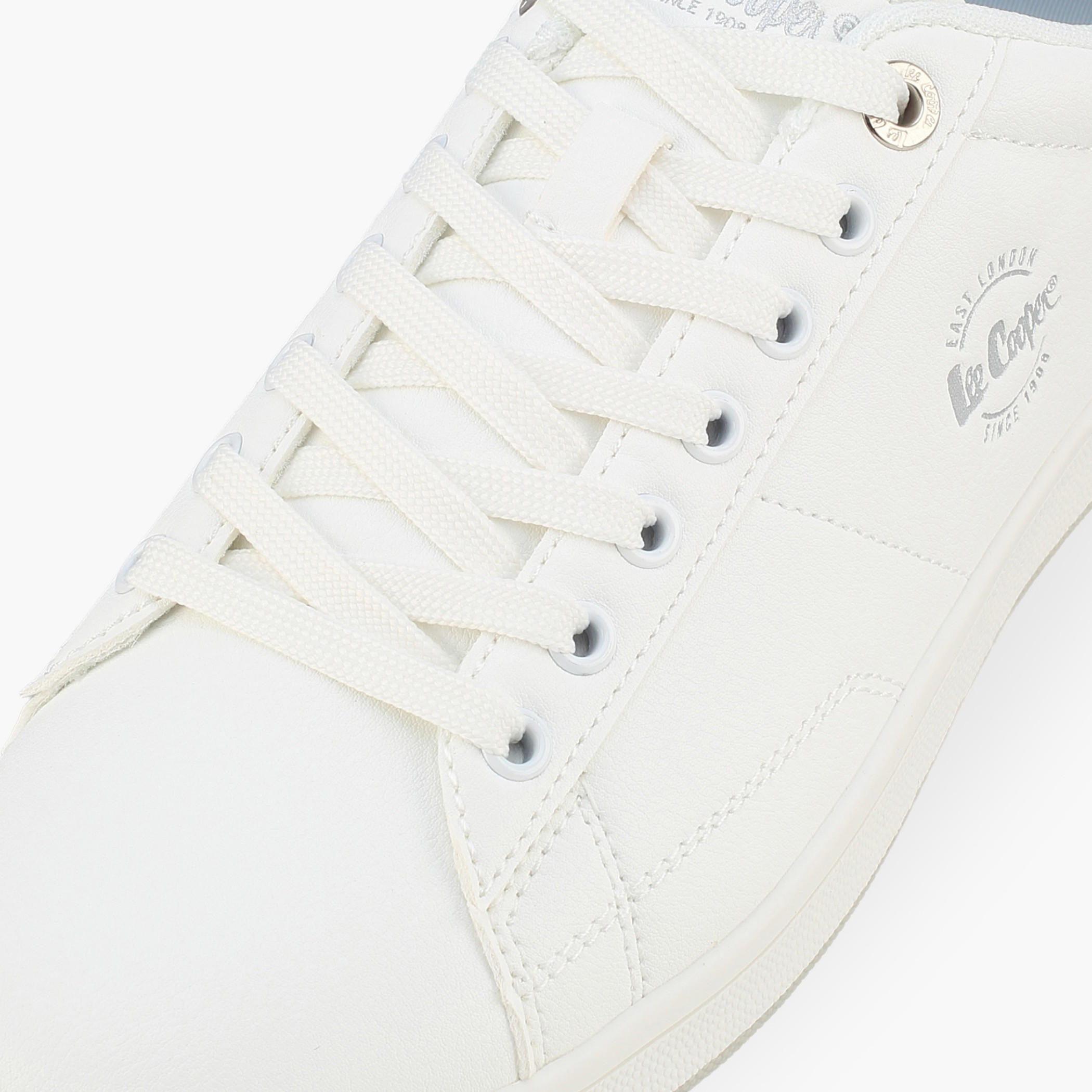 حذاء سنيكرز بطول الكاحل ورباط إغلاق للنساء من لي كوبر-women-shoes-sneakers-image-4