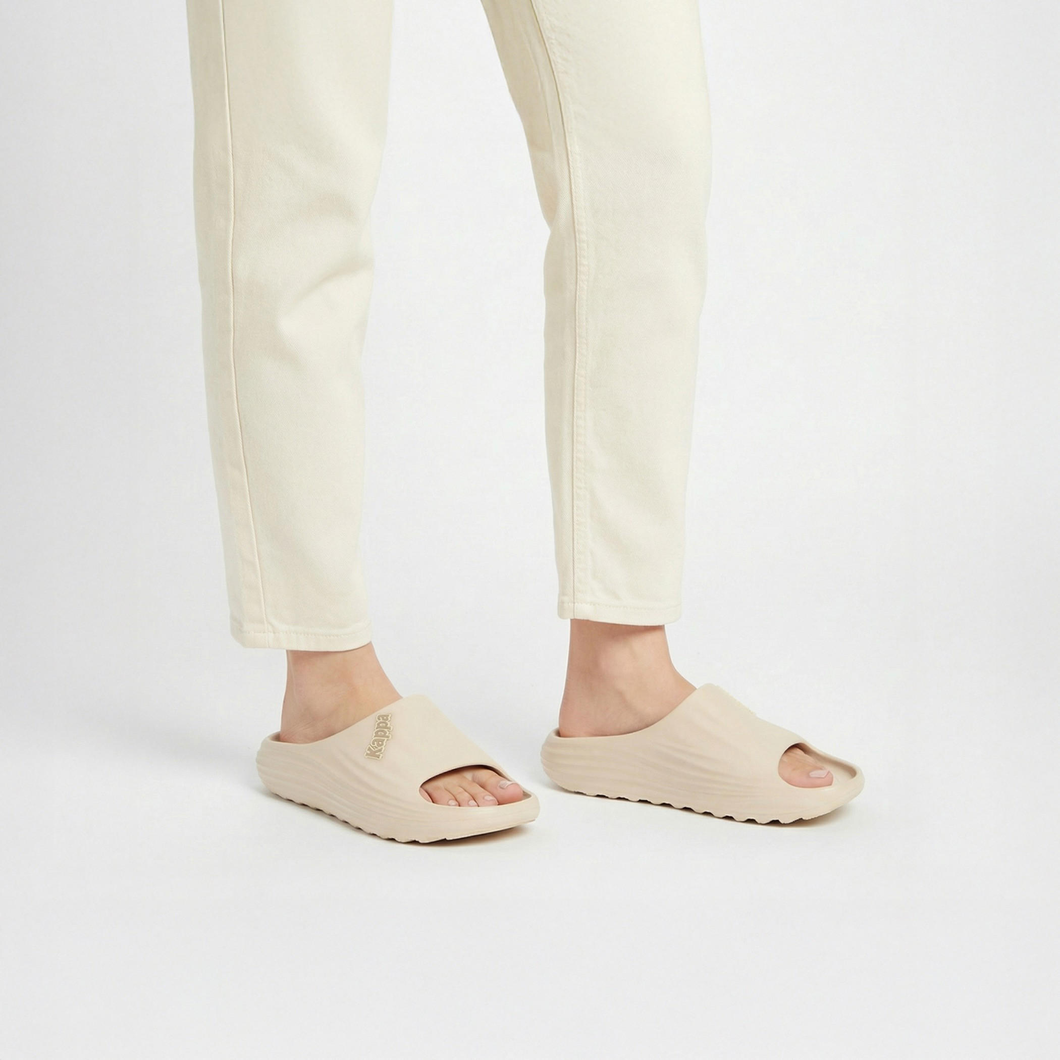 شبشب بنقوش شعار للنساء من كابا-women-shoes-flipflopsandslides-image-2