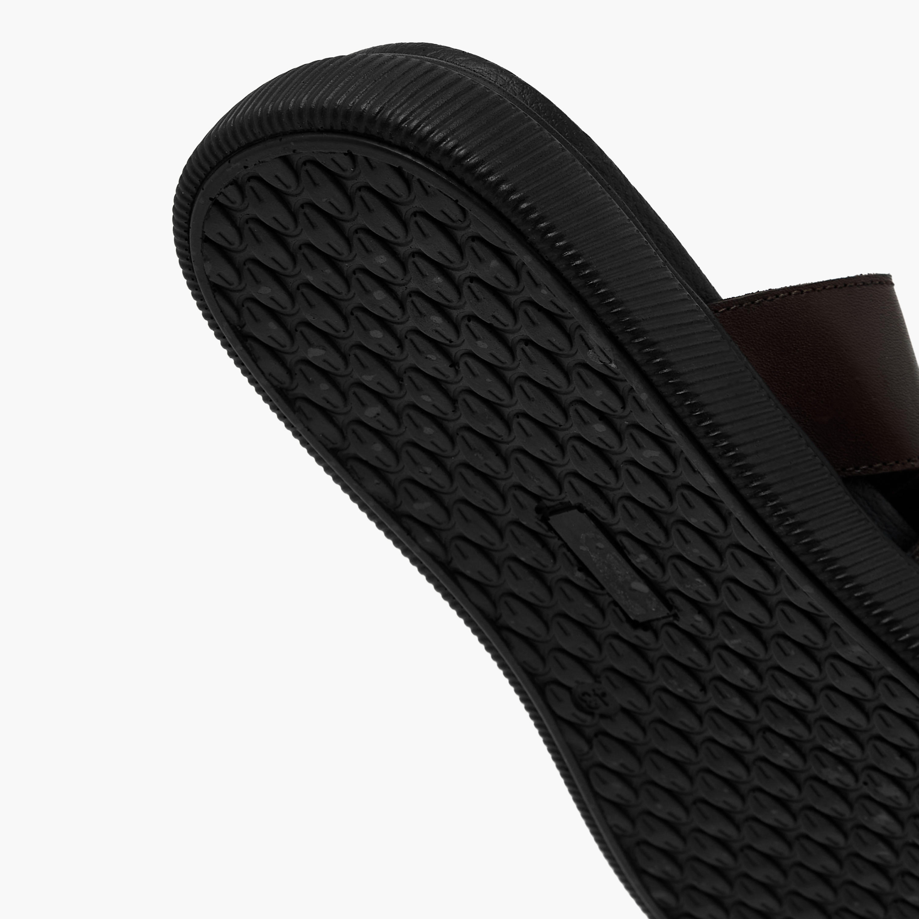 صندل جلد بحزام متقاطع للرجال من دوتشيني-men-shoes-sandals-image-1