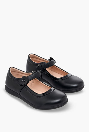 حذاء مدرسية للبنات بشريط إغلاق لاصق وتفاصيل زهرية من فلورا بيلا-girls-shoes-maryjanes-image-1