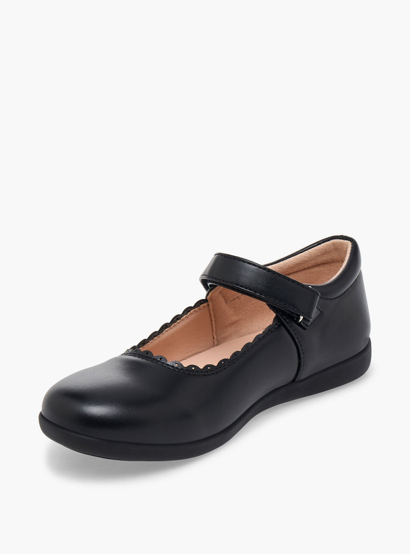 حذاء مدرسي بتفاصيل حواف متموجة وشريط إغلاق لاصق للبنات من فلورا بيلا-girls-shoes-maryjanes-image-4