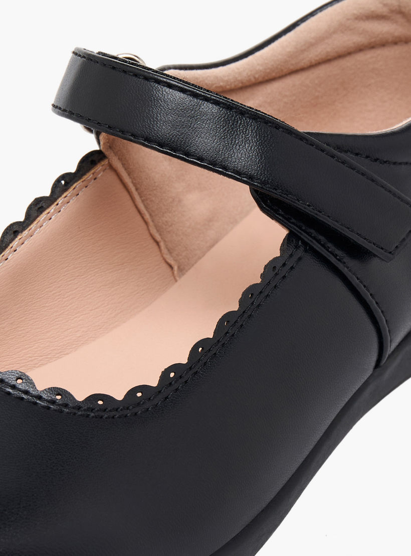 حذاء مدرسي بتفاصيل حواف متموجة وشريط إغلاق لاصق للبنات من فلورا بيلا-girls-shoes-maryjanes-image-8
