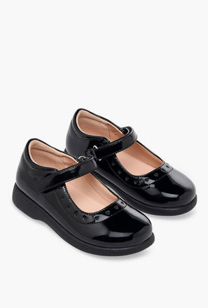 حذاء ماري جين مدرسي بشريط إغلاق لاصق وتفاصيل قلب للبنات من فلورا بيلا-girls-shoes-maryjanes-image-1