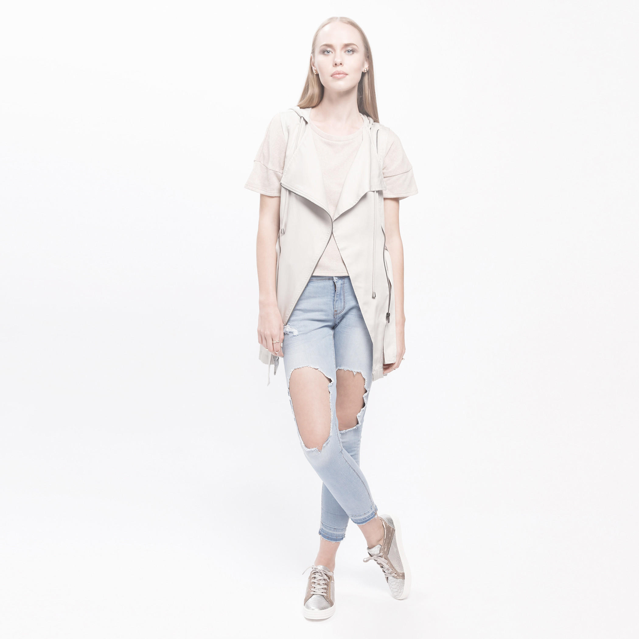 Sleeveless Trench with Hood and Tie-Up-women-winterwear-coatsandjackets-jackets-image-5