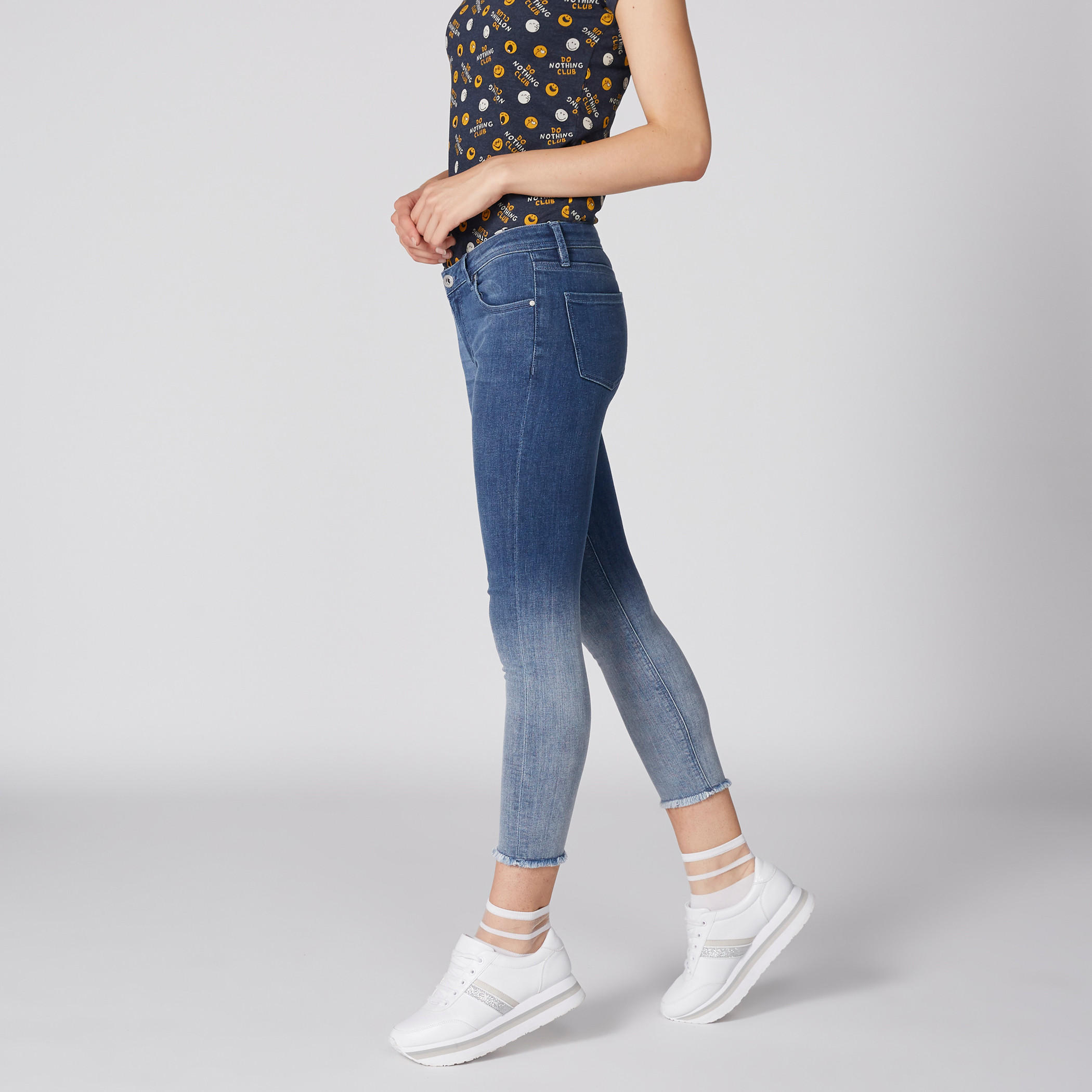 بنطال جينز قصير بزر إغلاق وجيوب من لي كوبر-women-clothing-bottoms-jeans-image-2