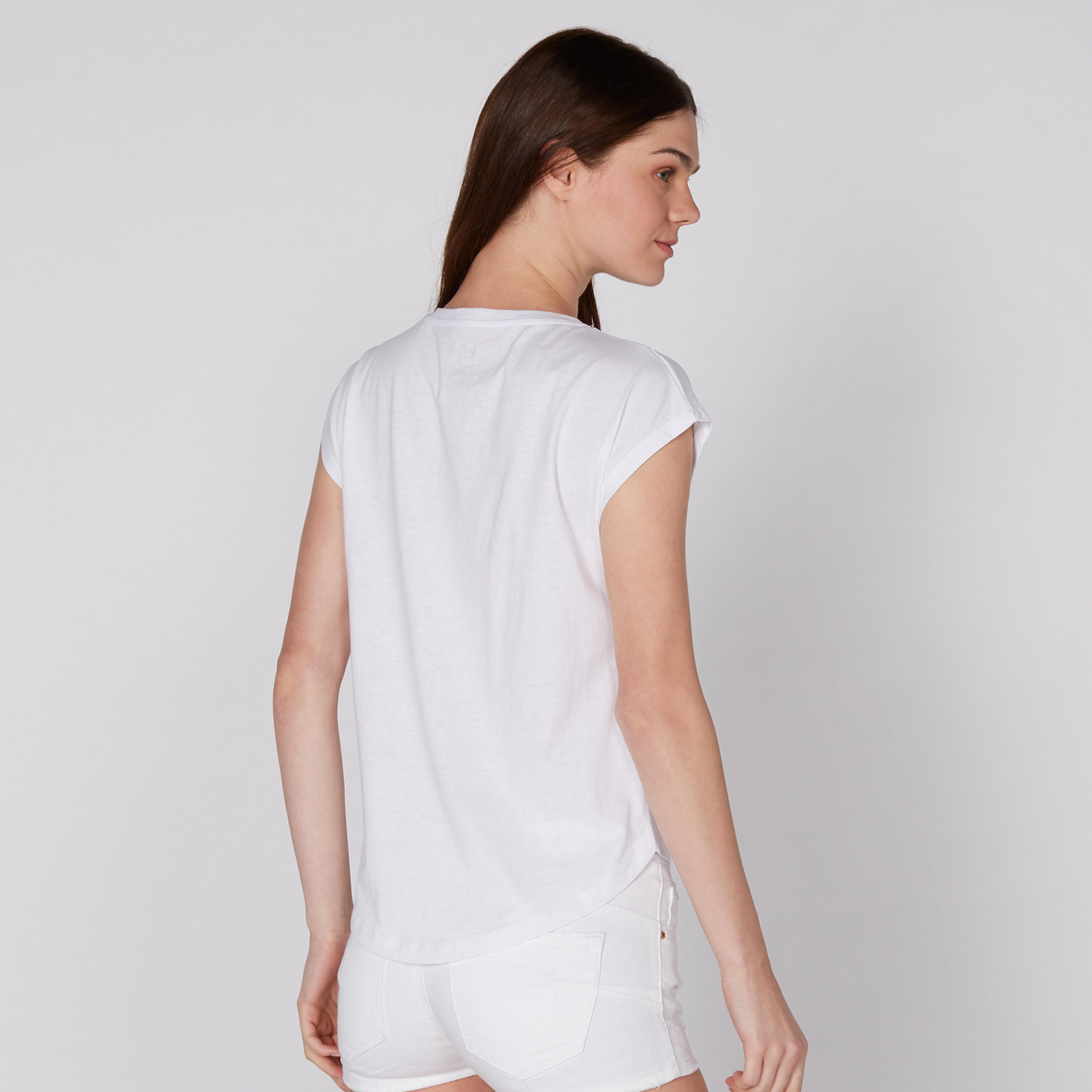 تيشيرت مطرز بأكمام كاب وياقة مستديرة من لي كوبر-women-clothing-tshirts-image-4