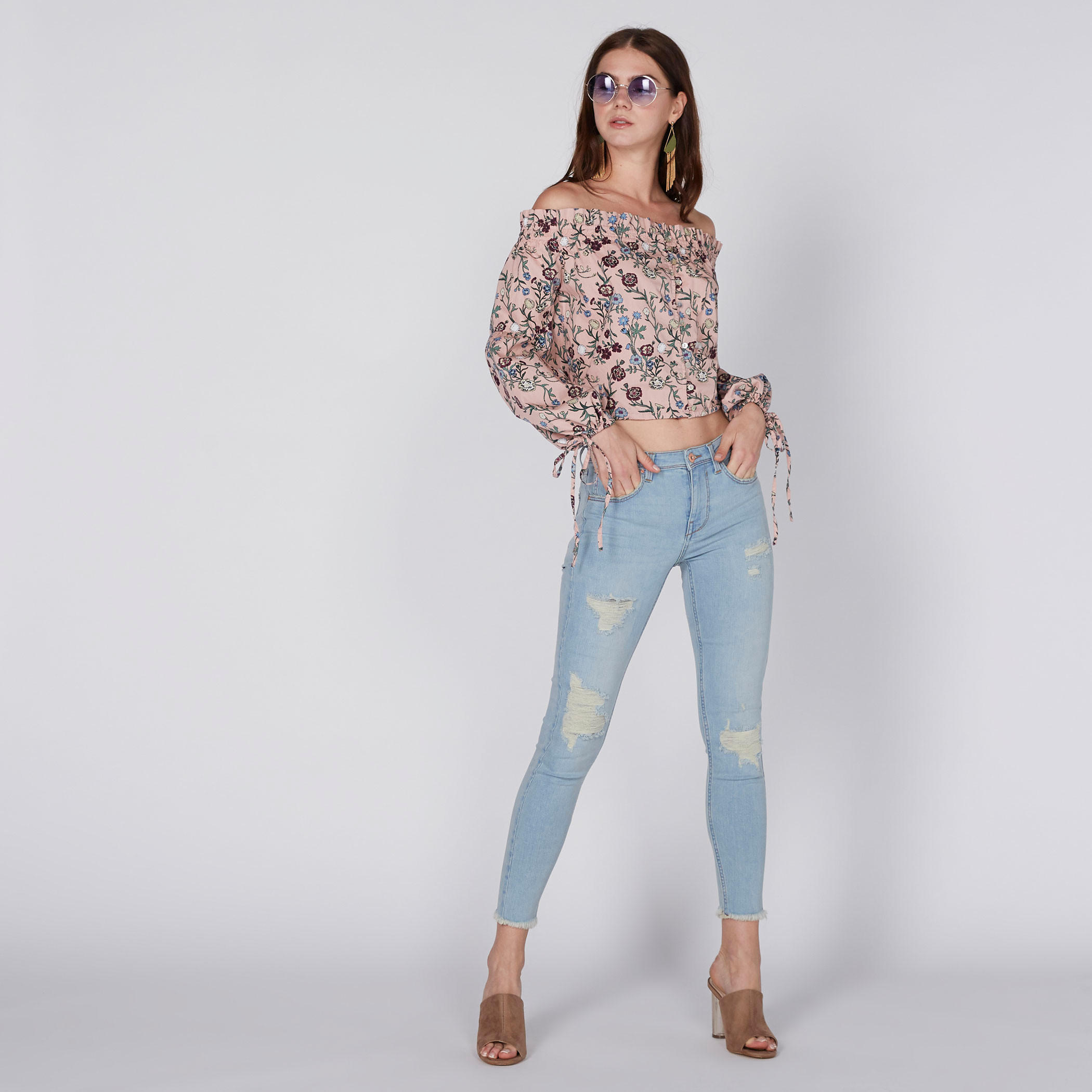 بلوزة قصيرة مكشوفة الأكتاف بأكمام طويلة وطبعات من لي كوبر-women-clothing-shirtsandblouses-blouses-image-2