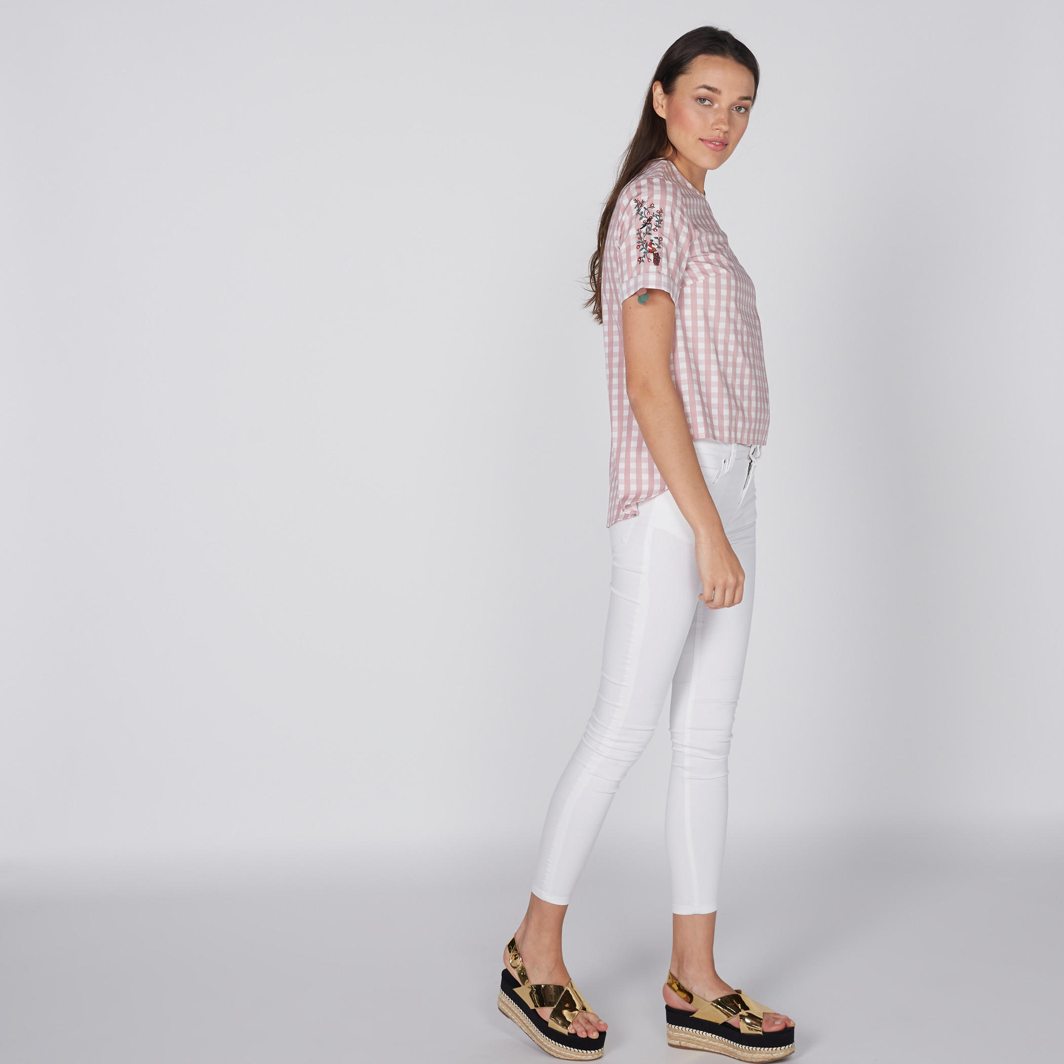 بلوزة كاروهات بأكمام قصيرة وحوّاف غير مستوية-women-clothing-shirtsandblouses-blouses-image-4