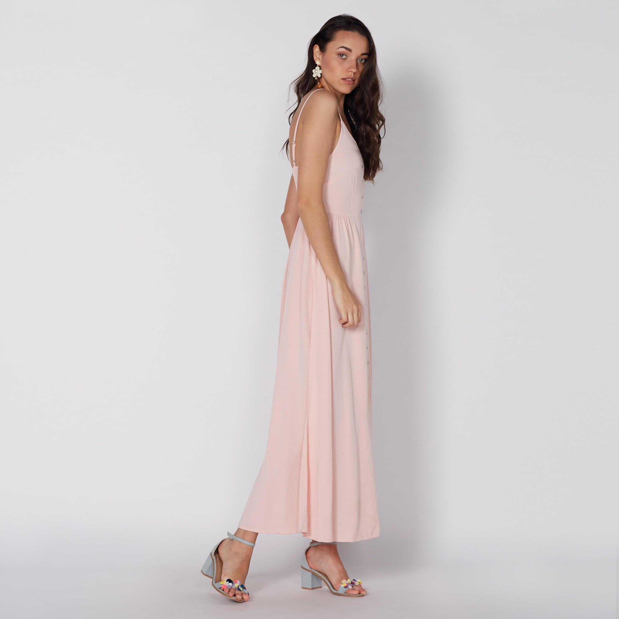 فستان طويل بحمّالات رفيعة وأزرار من لي كوبر-women-clothing-dresses-image-2