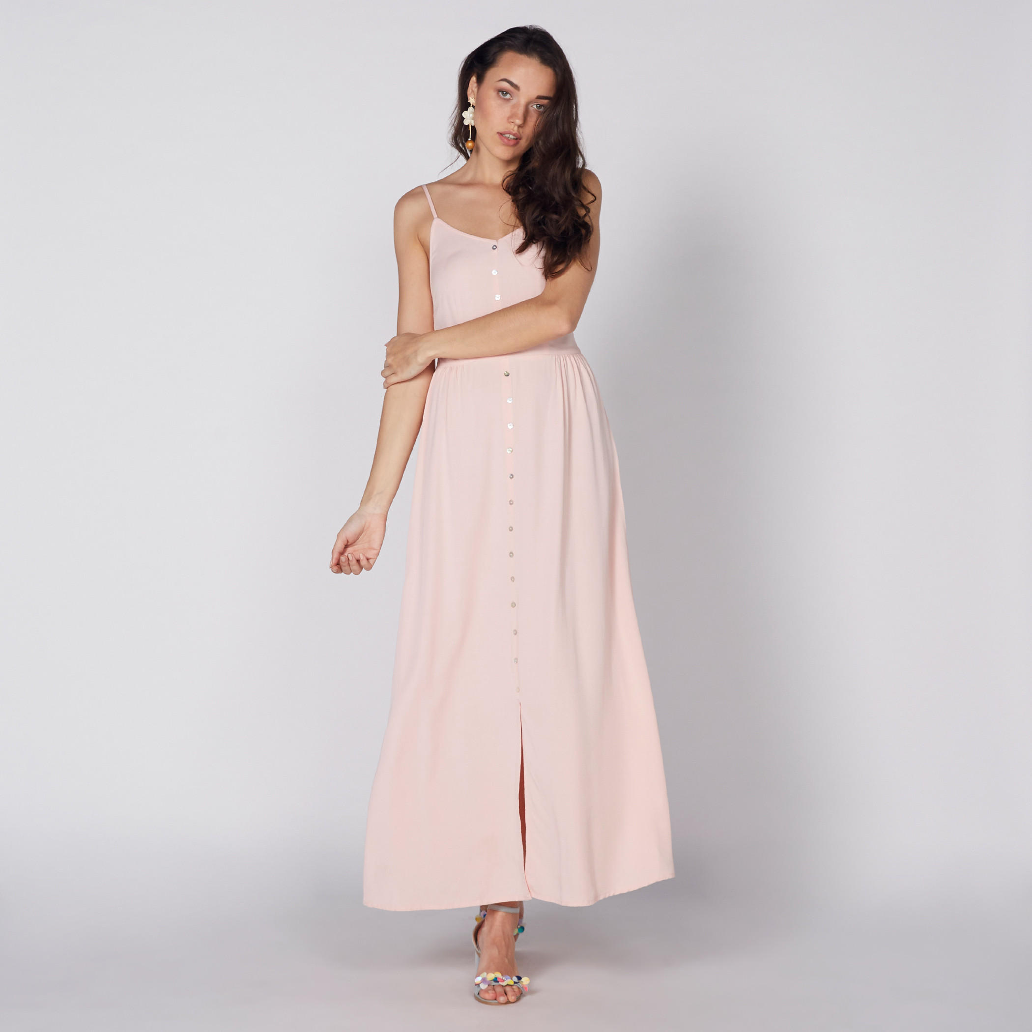 فستان طويل بحمّالات رفيعة وأزرار من لي كوبر-women-clothing-dresses-image-3