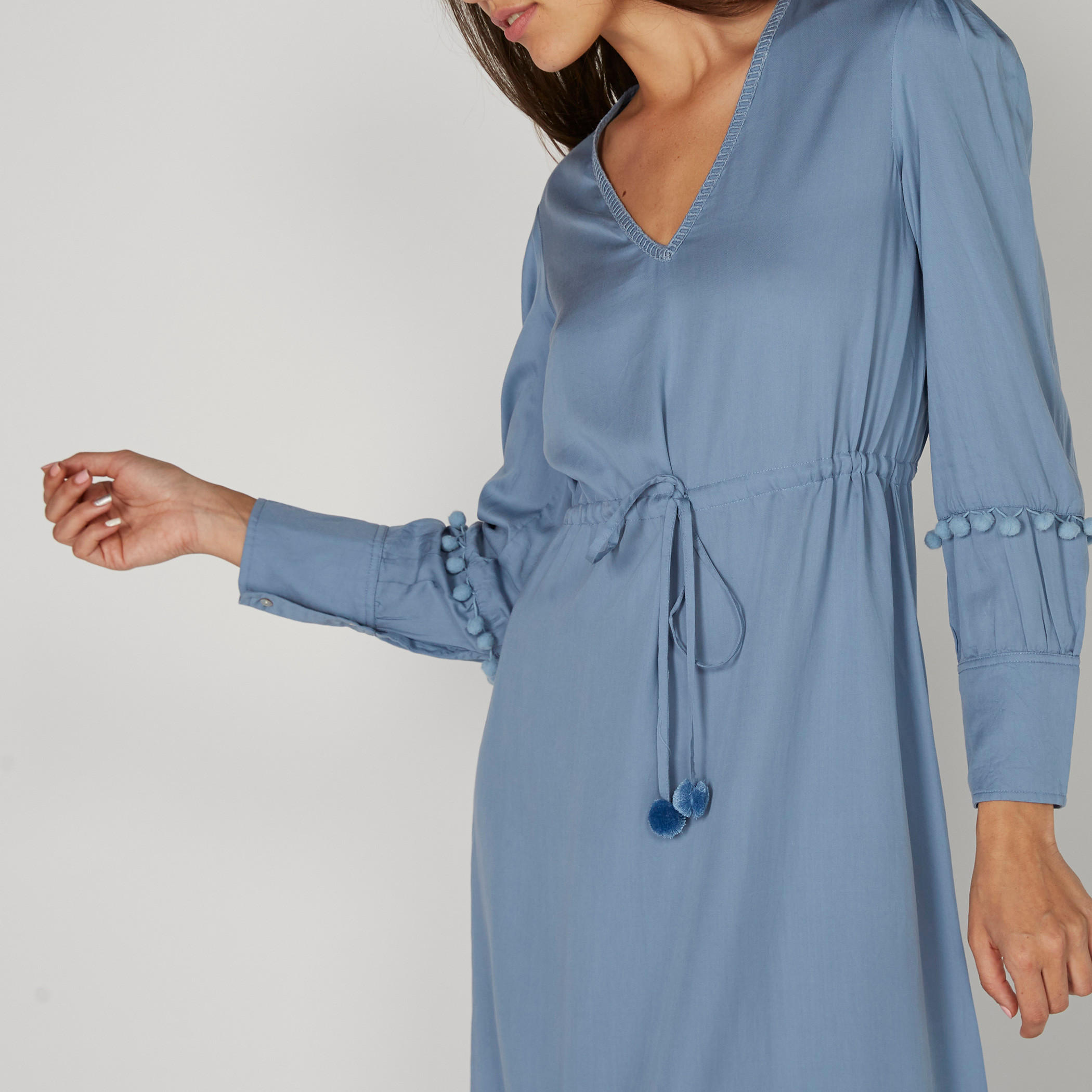 فستان بياقة V ورباط من لي كوبر-women-clothing-dresses-image-2