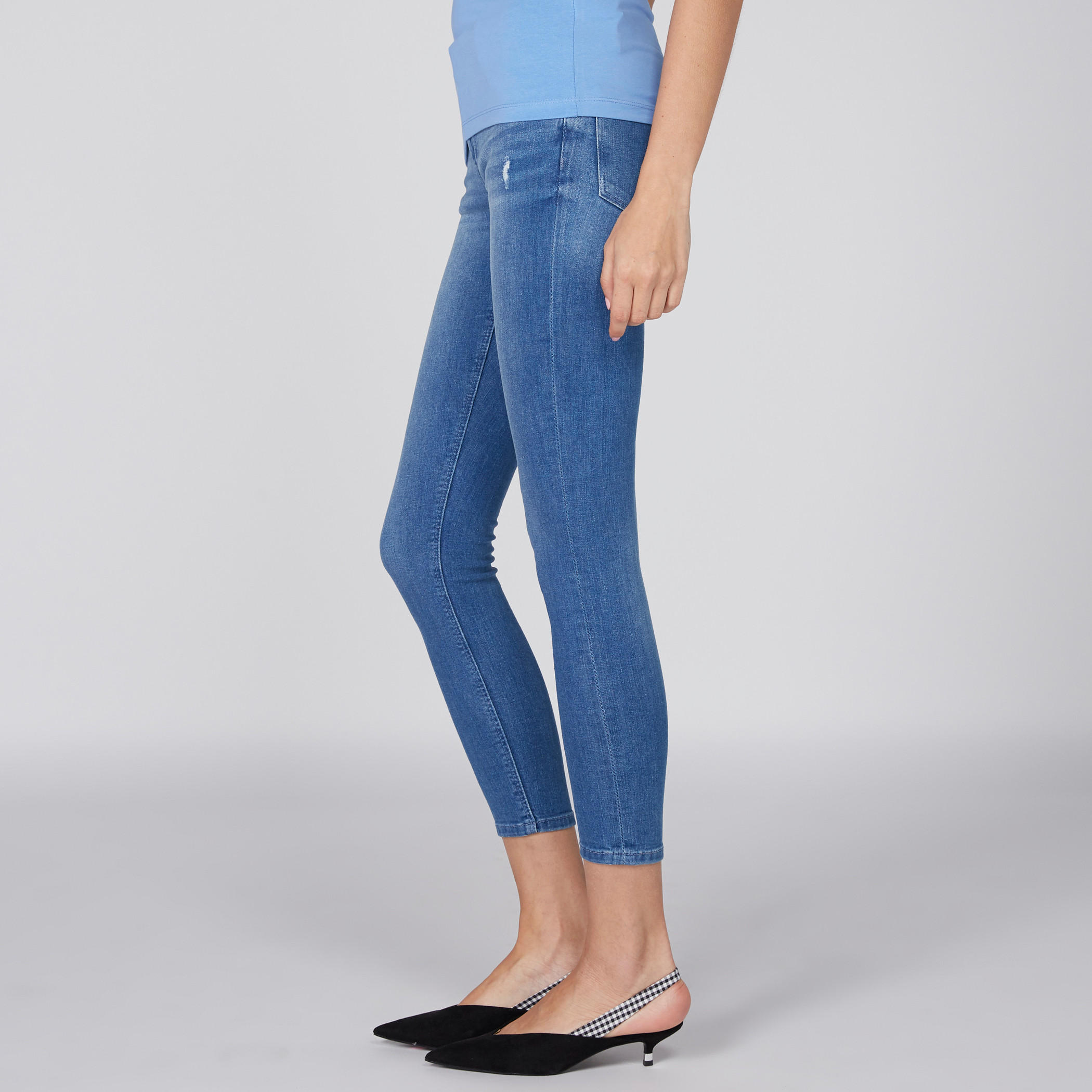 بنطال جينز قصير بقصّة ضيّقة من لي كوبر-women-clothing-bottoms-jeans-image-4