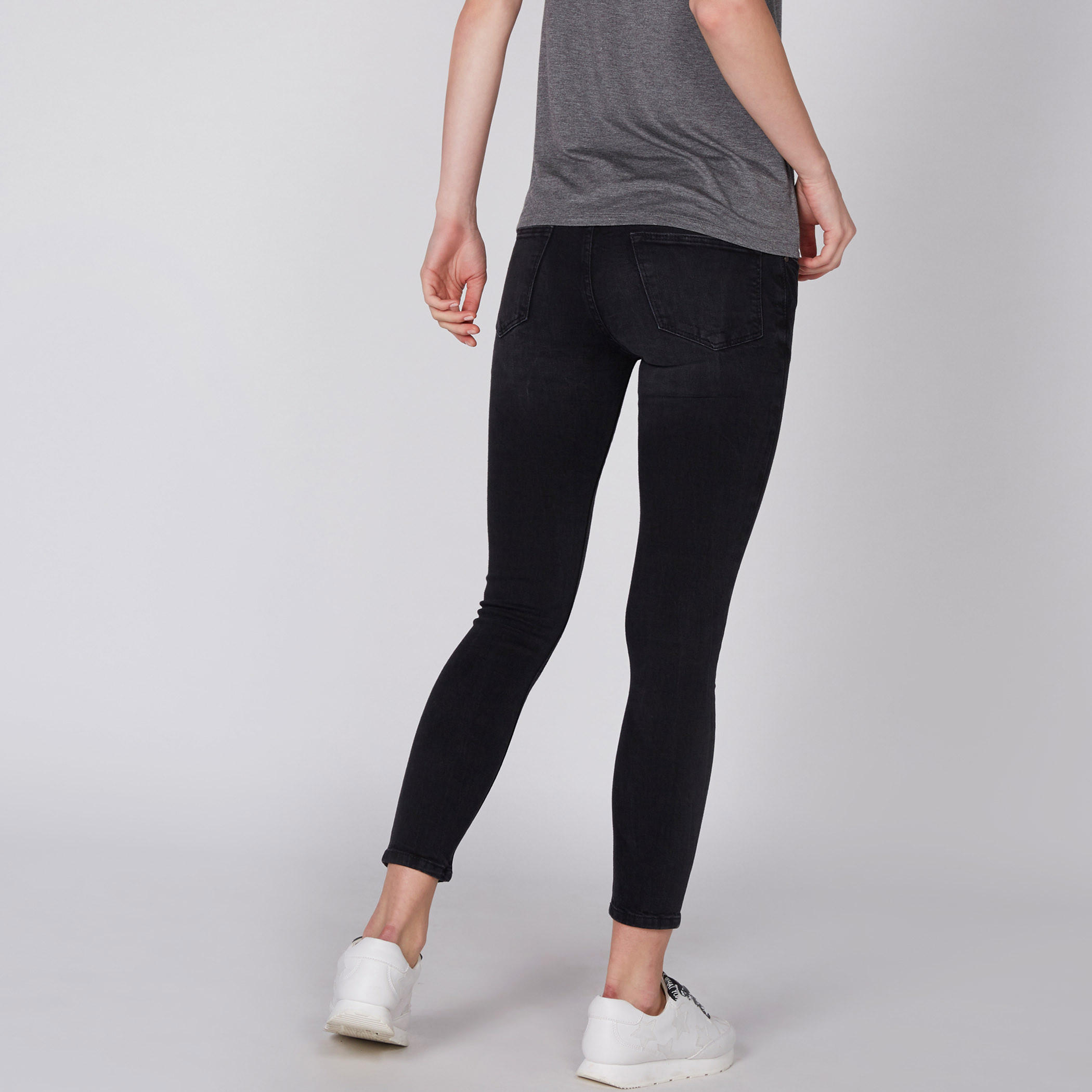 بنطال جينز قصير بزر إغلاق وجيوب من لي كوبر-women-clothing-bottoms-jeans-image-4