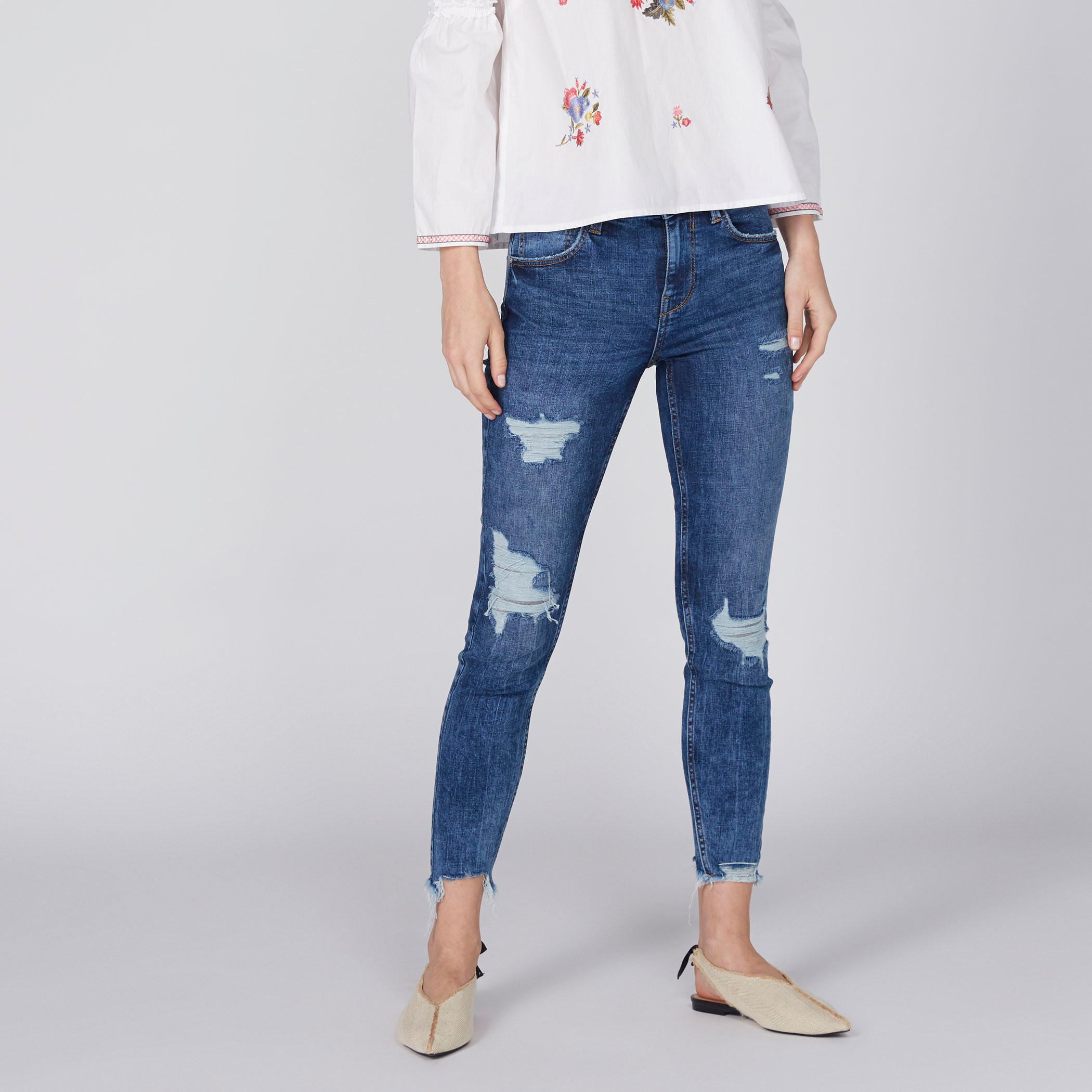 بنطال جينز طويل بتصميم ممزّق وزر للإغلاق من لي كوبر-women-clothing-bottoms-jeans-image-1