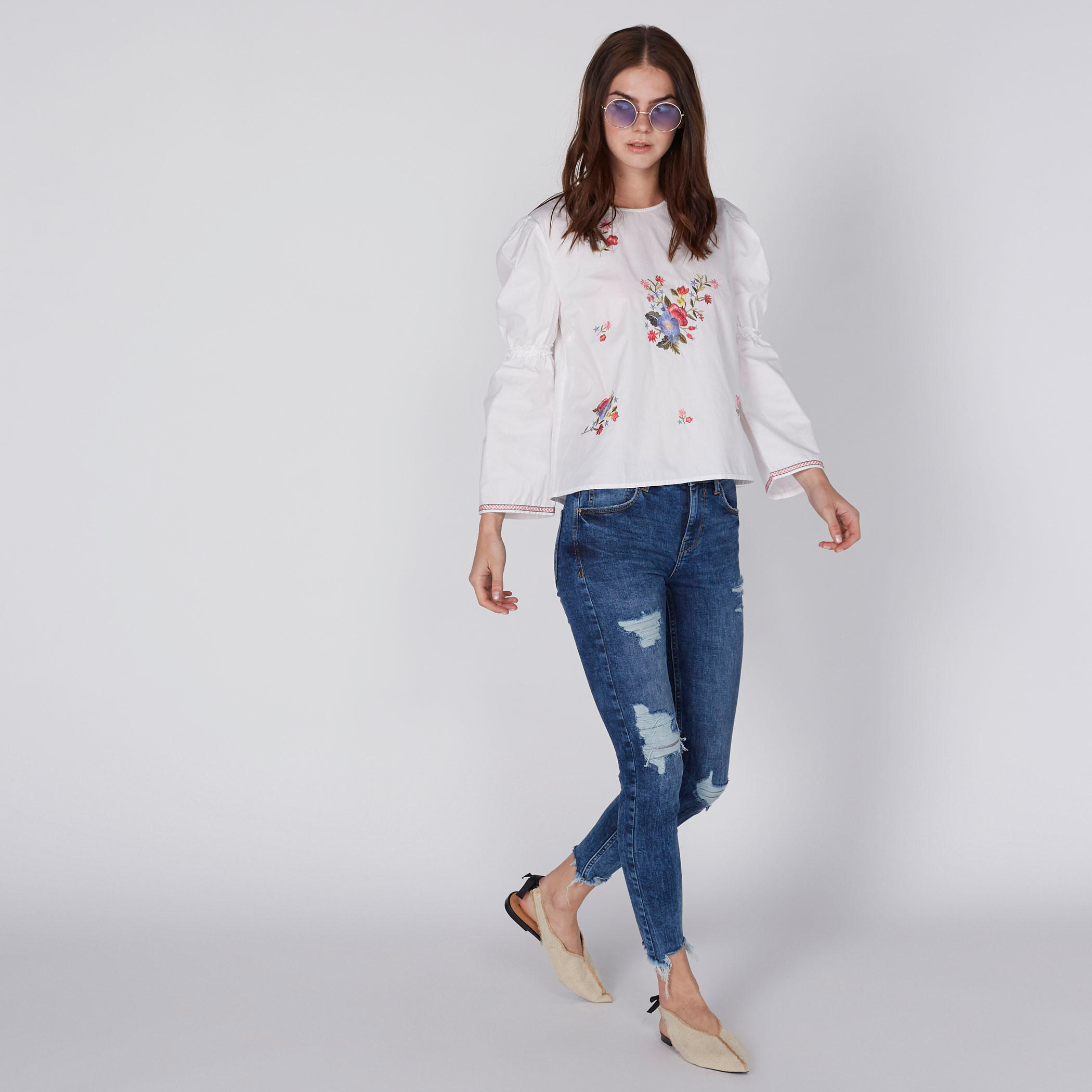 بنطال جينز طويل بتصميم ممزّق وزر للإغلاق من لي كوبر-women-clothing-bottoms-jeans-image-2
