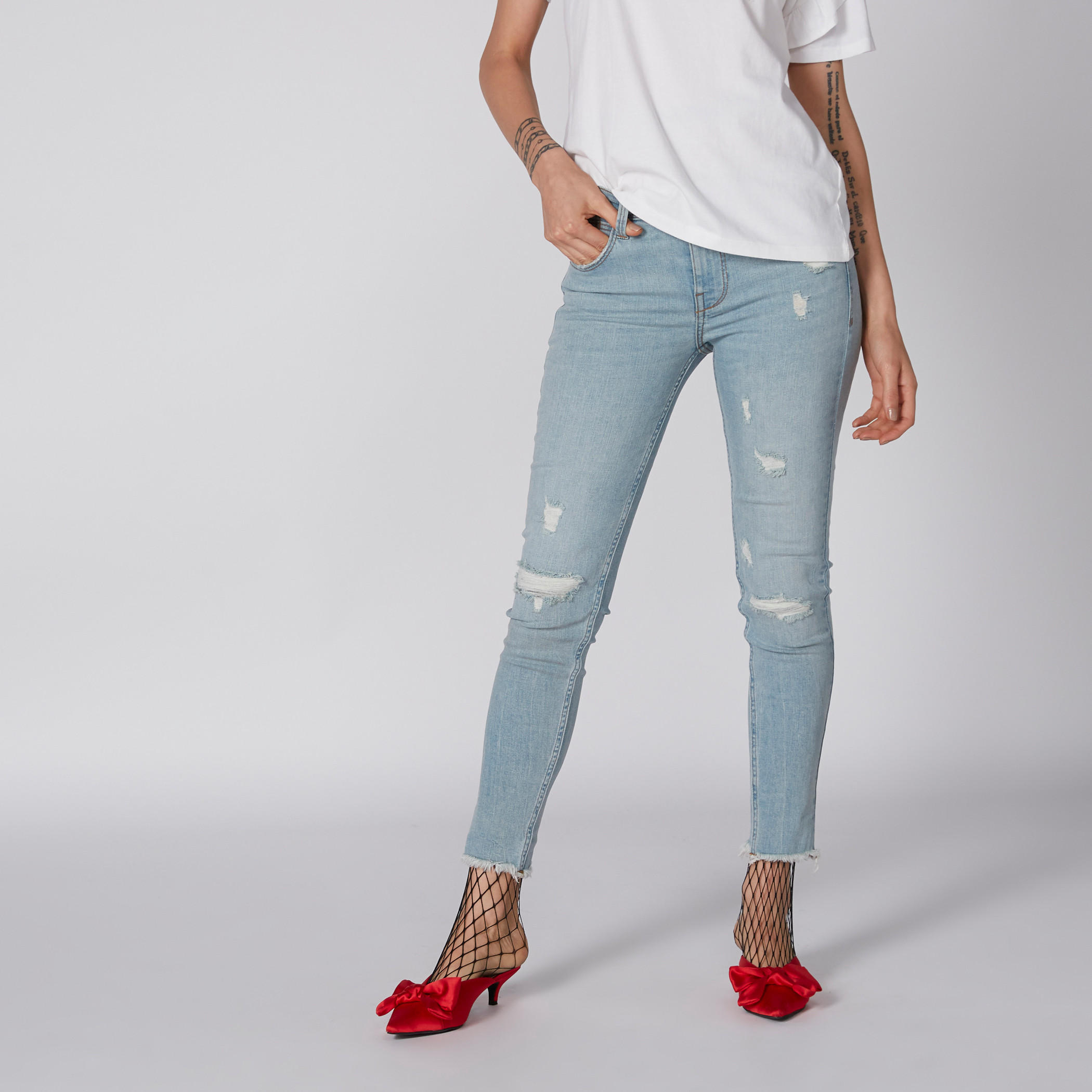 بنطال جينز قصير بتصميم ممزّق وجيوب من لي كوبر-women-clothing-bottoms-jeans-image-1