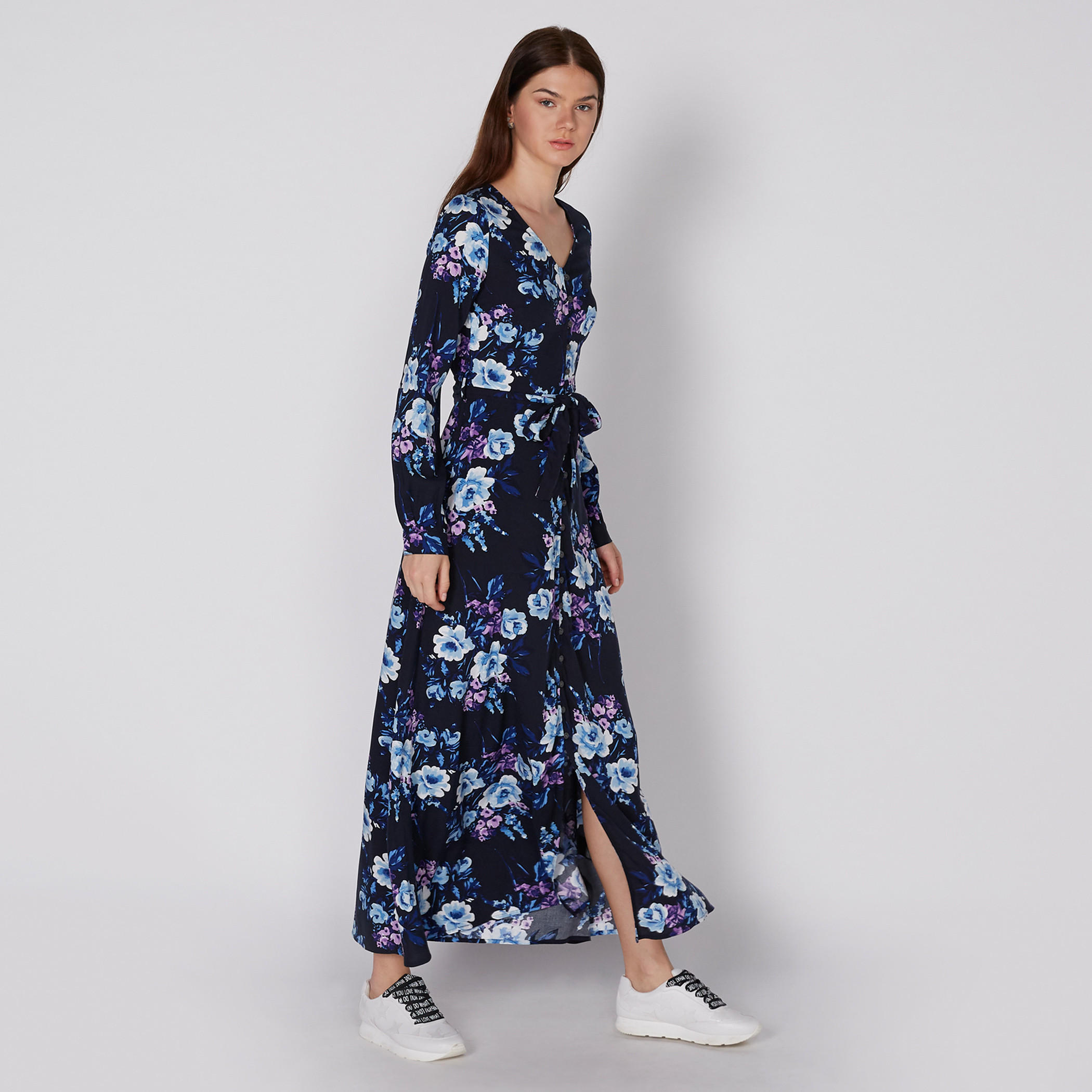 فستان طويل بطبعات وأكمام طويلة ورباط من لي كوبر-women-clothing-dresses-image-4